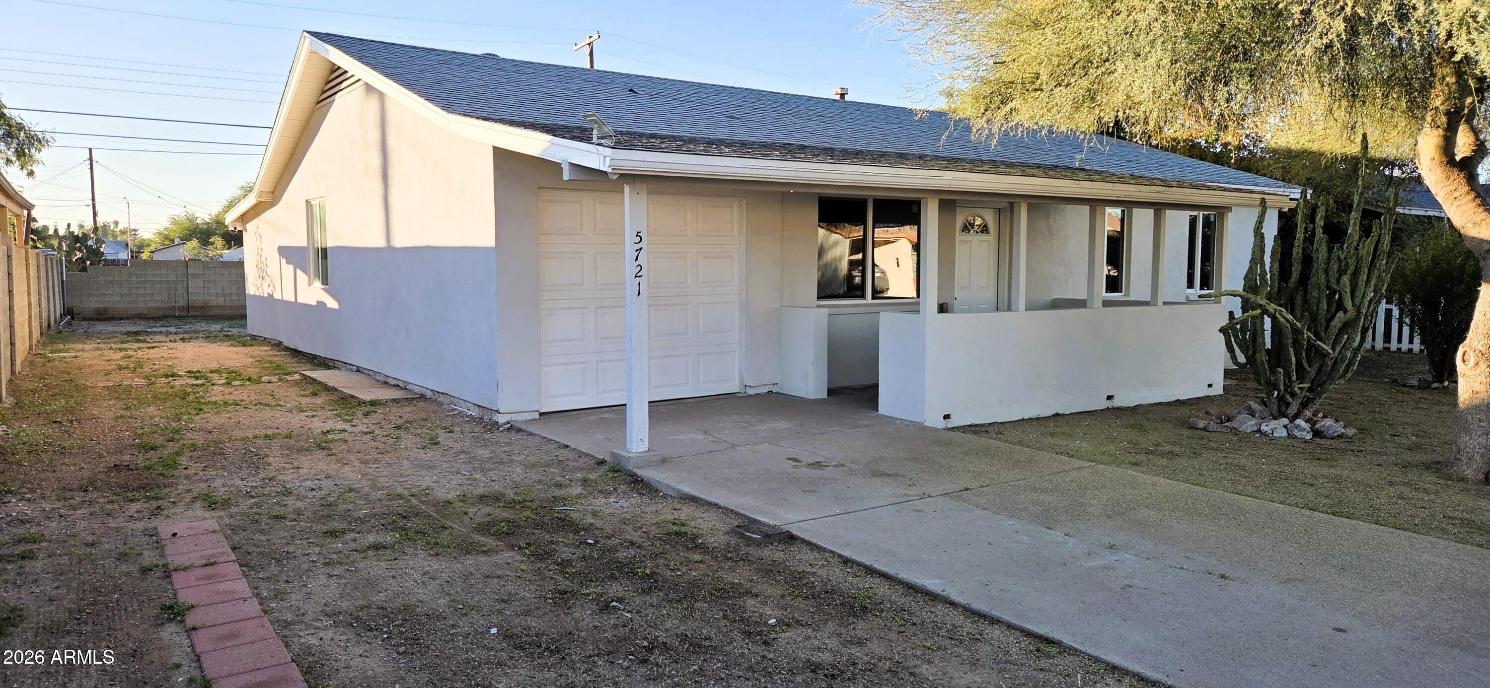 5721 W CHEERY LYNN Road, Phoenix, AZ 85031 — Photo 1 of 20