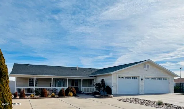 1410 Smithson Drive, Holbrook, AZ 86025 — Photo 1 of 39