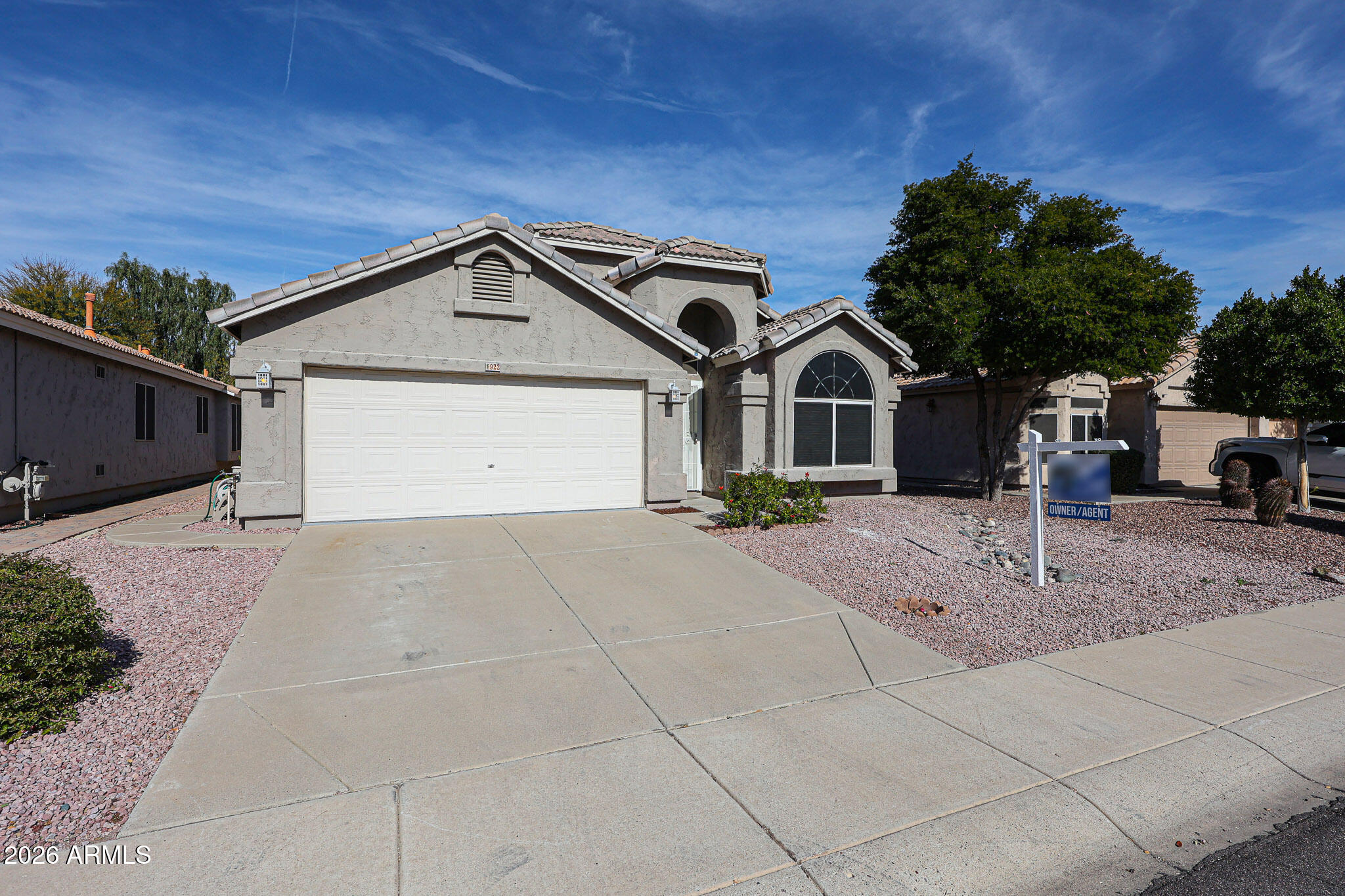 922 E BLACKHAWK Drive, Phoenix, AZ 85024 — Photo 1 of 49