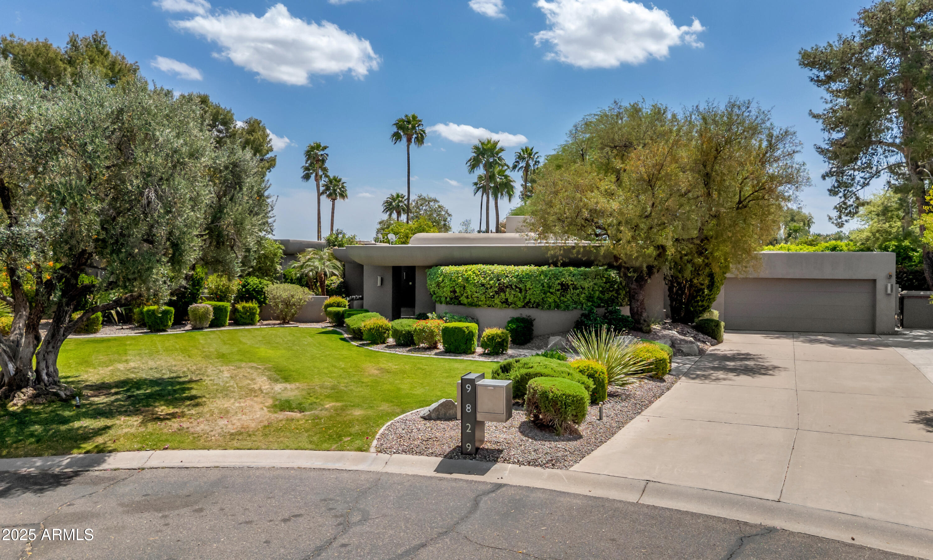 9829 N 49TH Place, Paradise Valley, AZ 85253 — Photo 1 of 51