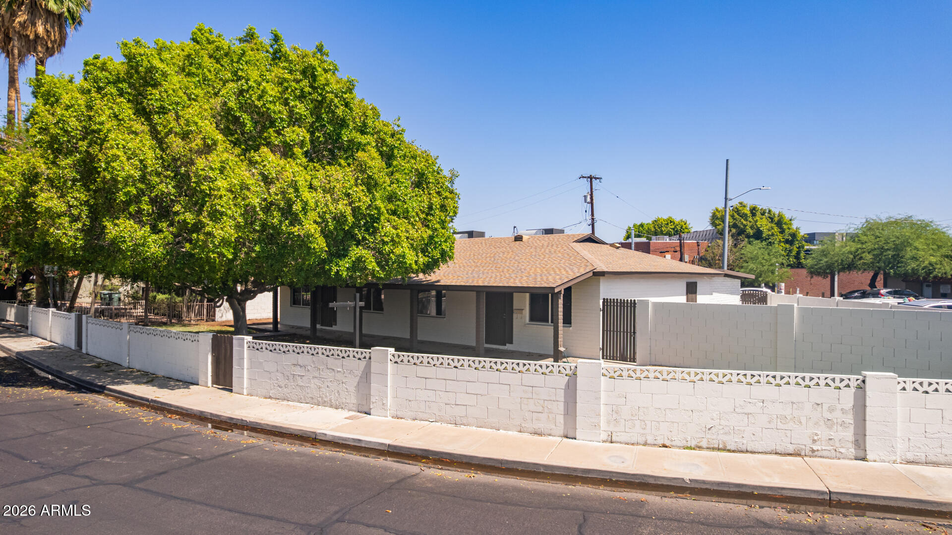 610 E SAN JUAN Avenue, Phoenix, AZ 85012 — Photo 1 of 32