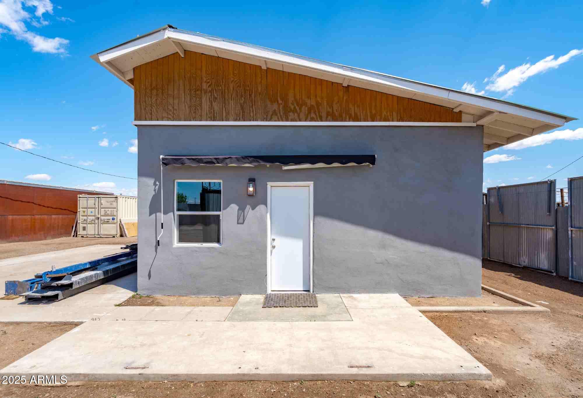 427 S 31ST Avenue, Phoenix, AZ 85009 — Photo 1 of 8