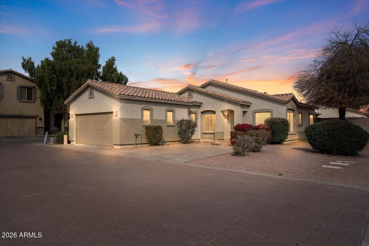 6258 S NASH Way, Chandler, AZ 85249 — Photo 1 of 41