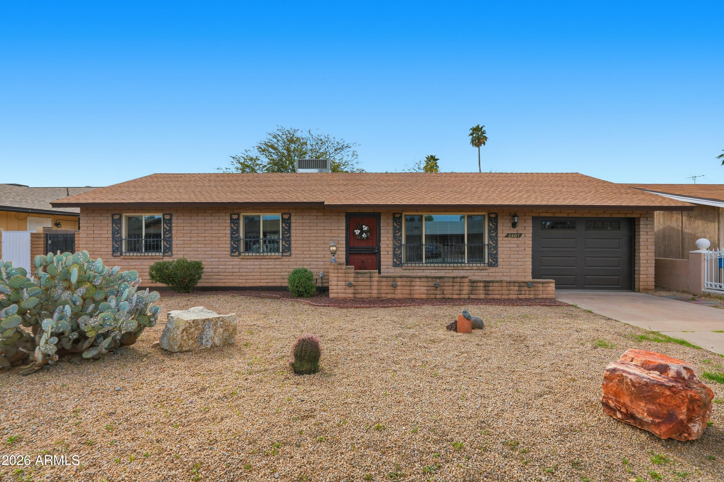 2407 W LAUREL Lane, Phoenix, AZ 85029 — Photo 1 of 35