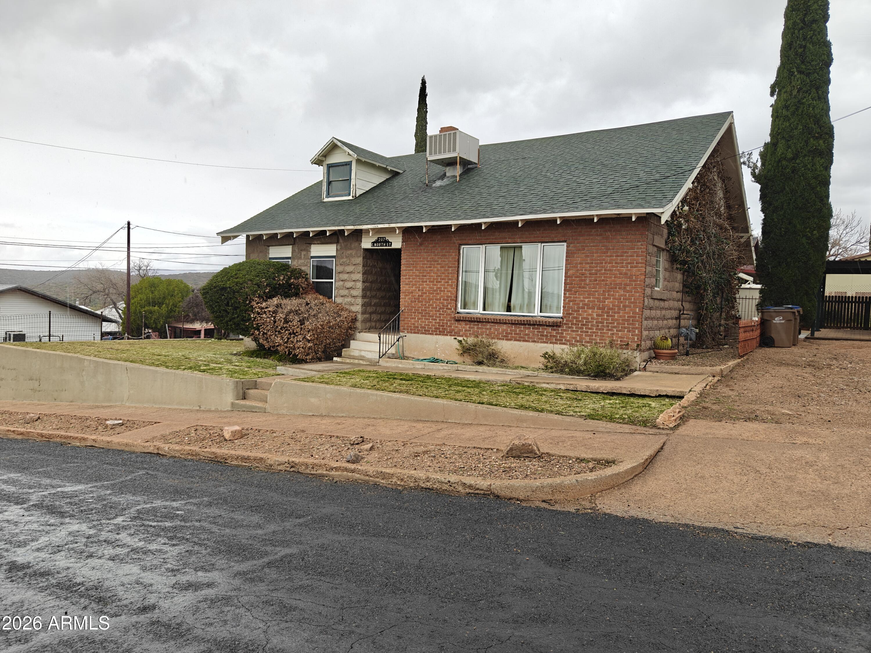 267 E NORTH Street, Globe, AZ 85501 — Photo 1 of 34