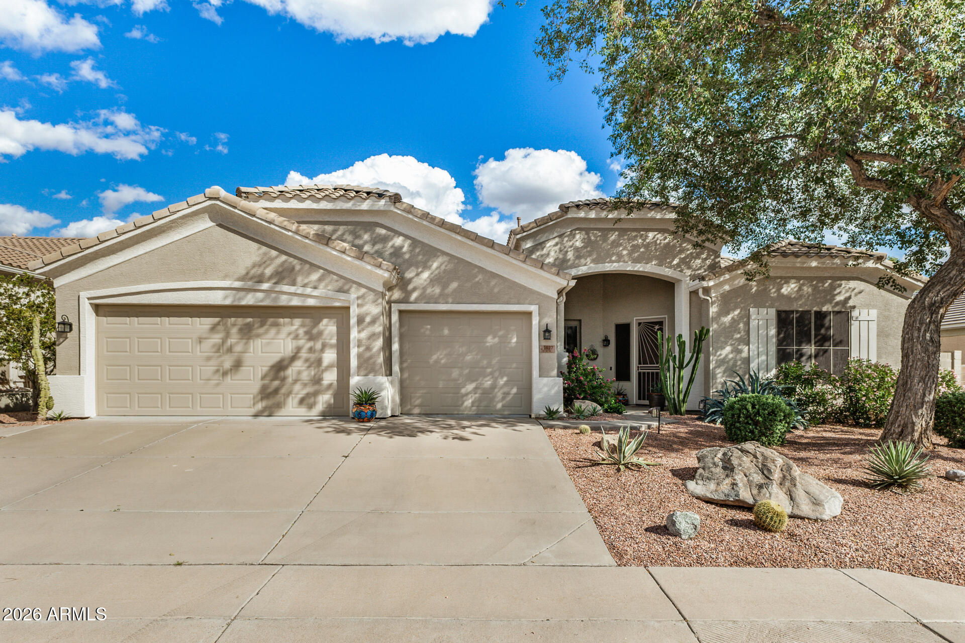 1527 N STEELE, Mesa, AZ 85207 — Photo 1 of 51
