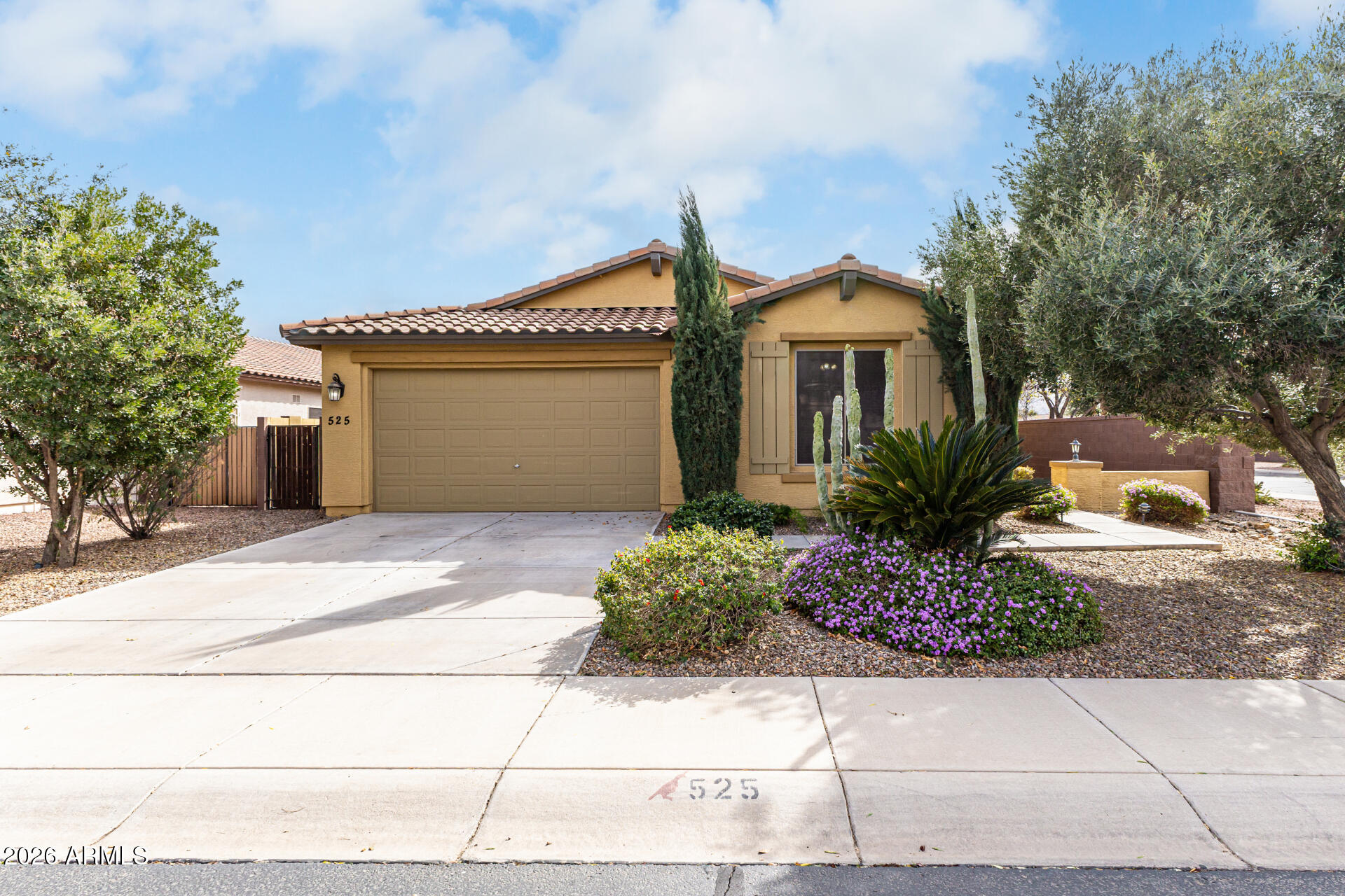 525 W REEVES Avenue, San Tan Valley, AZ 85140 — Photo 1 of 30