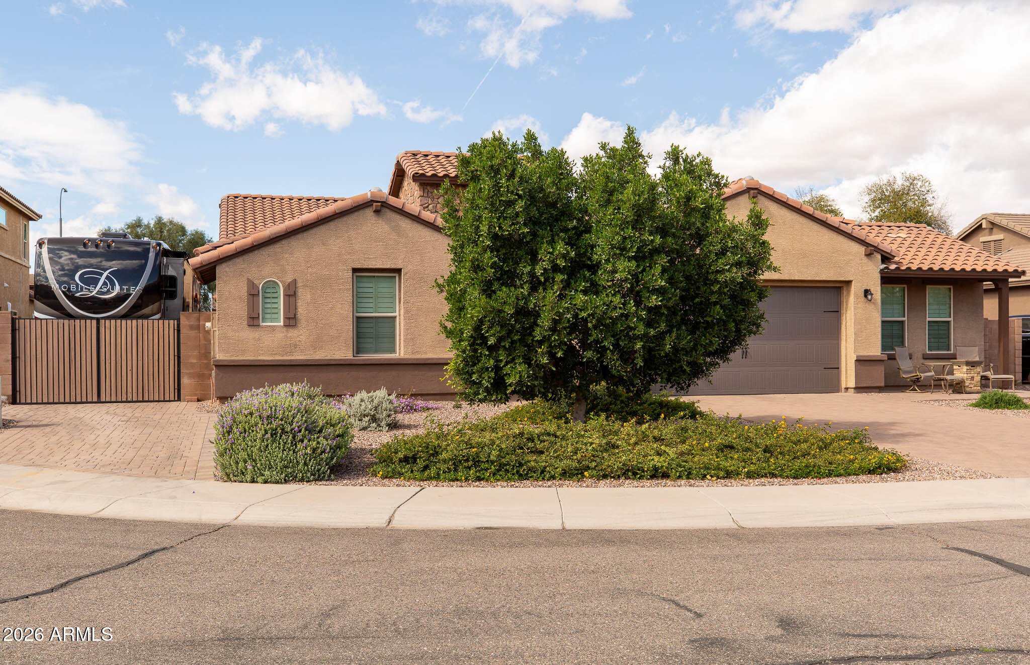 2052 S NAVAJO Court, Chandler, AZ 85286 — Photo 1 of 31