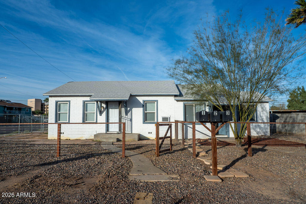 1022 S MONTEZUMA Avenue, Phoenix, AZ 85003 — Photo 1 of 14