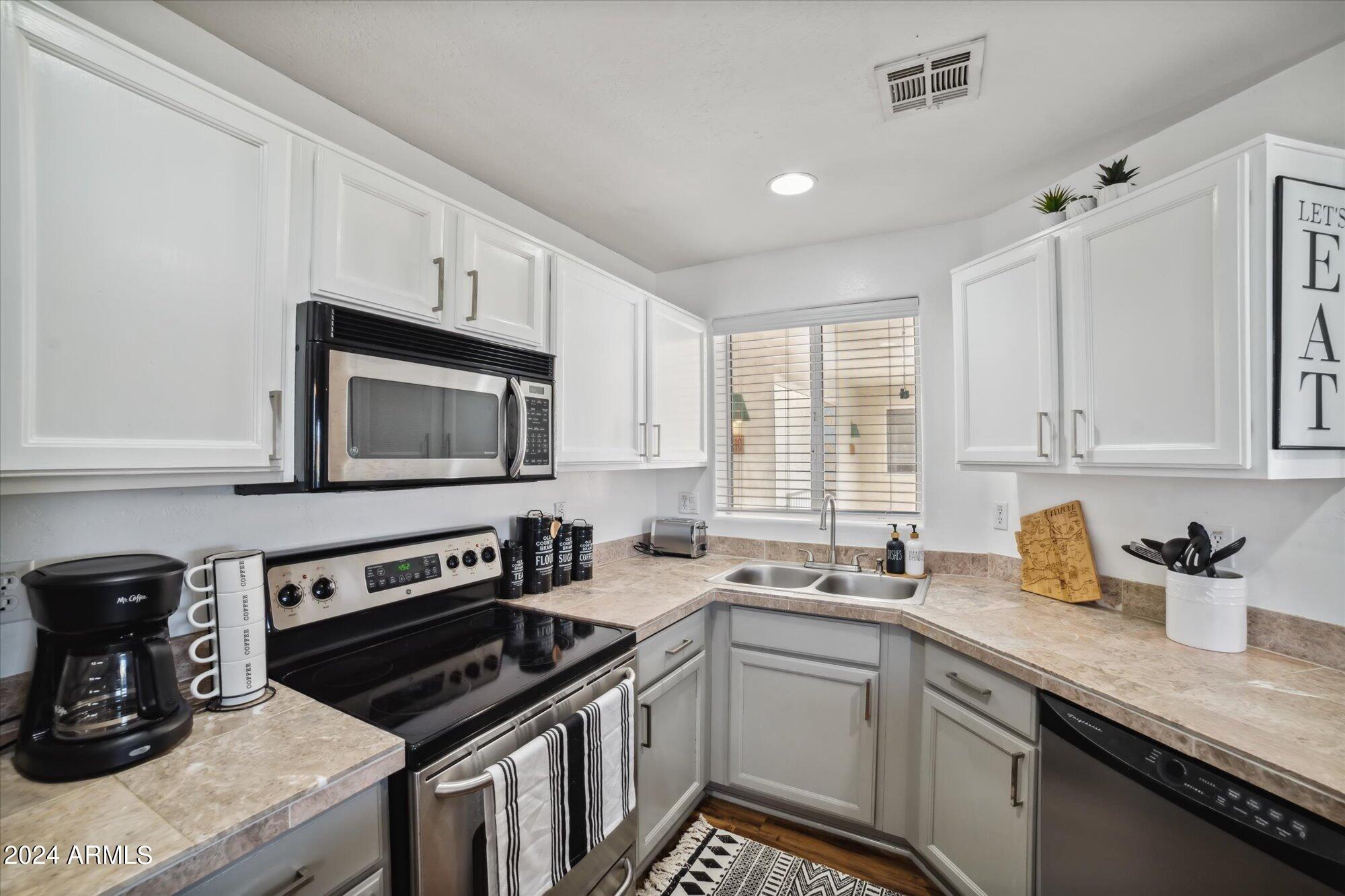 10401 N 52ND Street 210, Paradise Valley, AZ 85253 — Photo 1 of 28