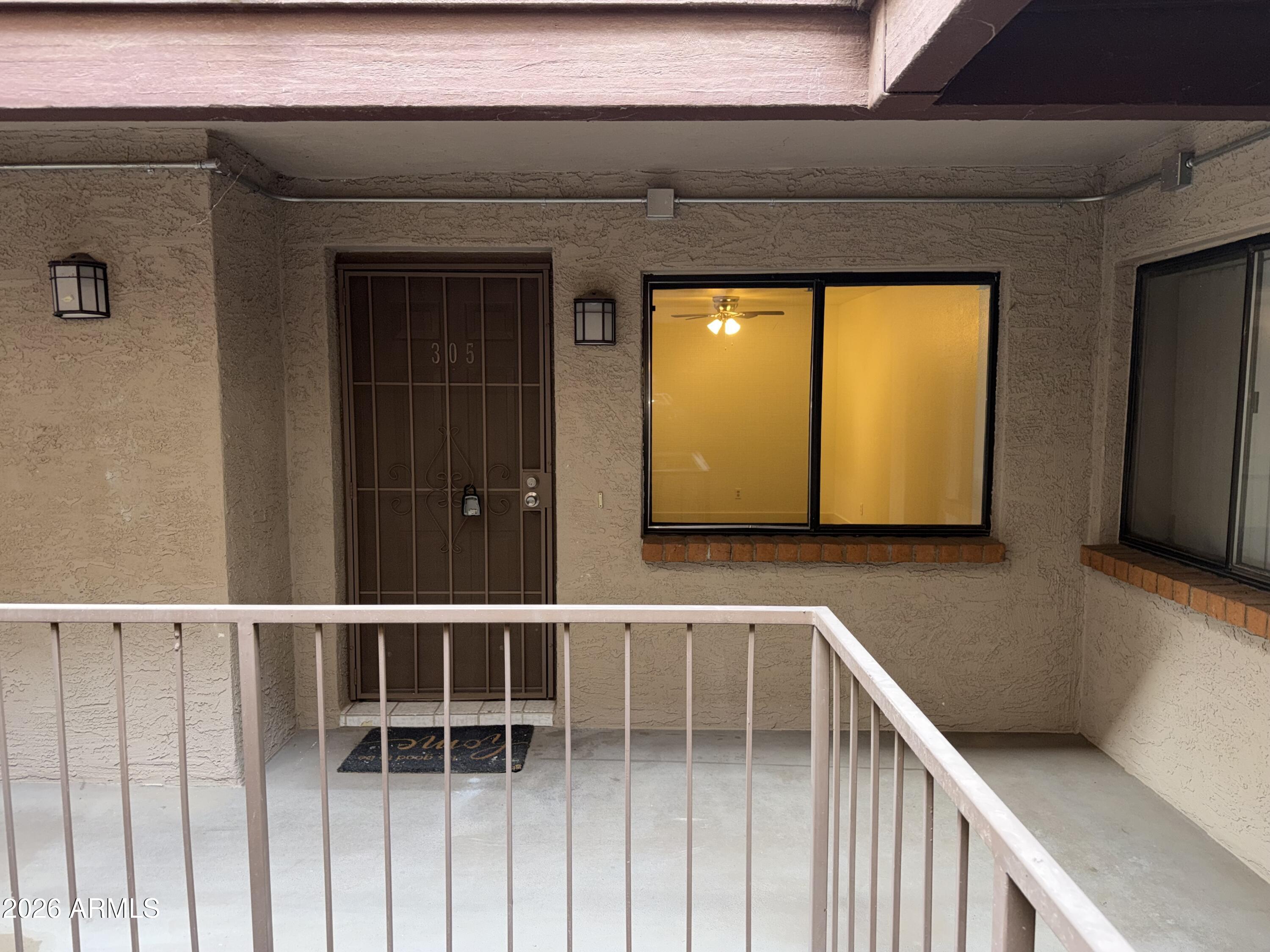 17 E Ruth Avenue 305, Phoenix, AZ 85020 — Photo 1 of 12