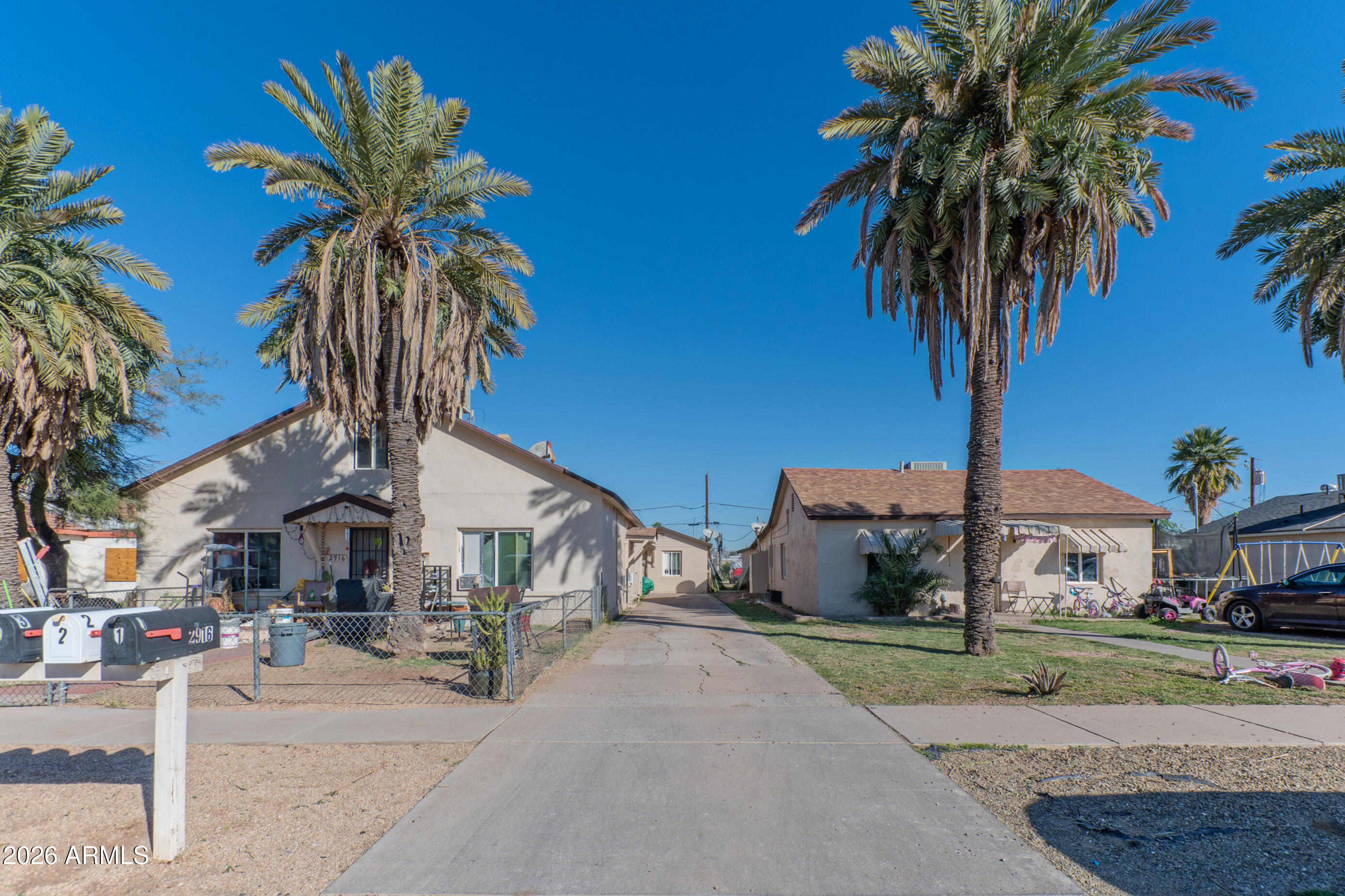 2916 E MONROE Street, Phoenix, AZ 85034 — Photo 1 of 11