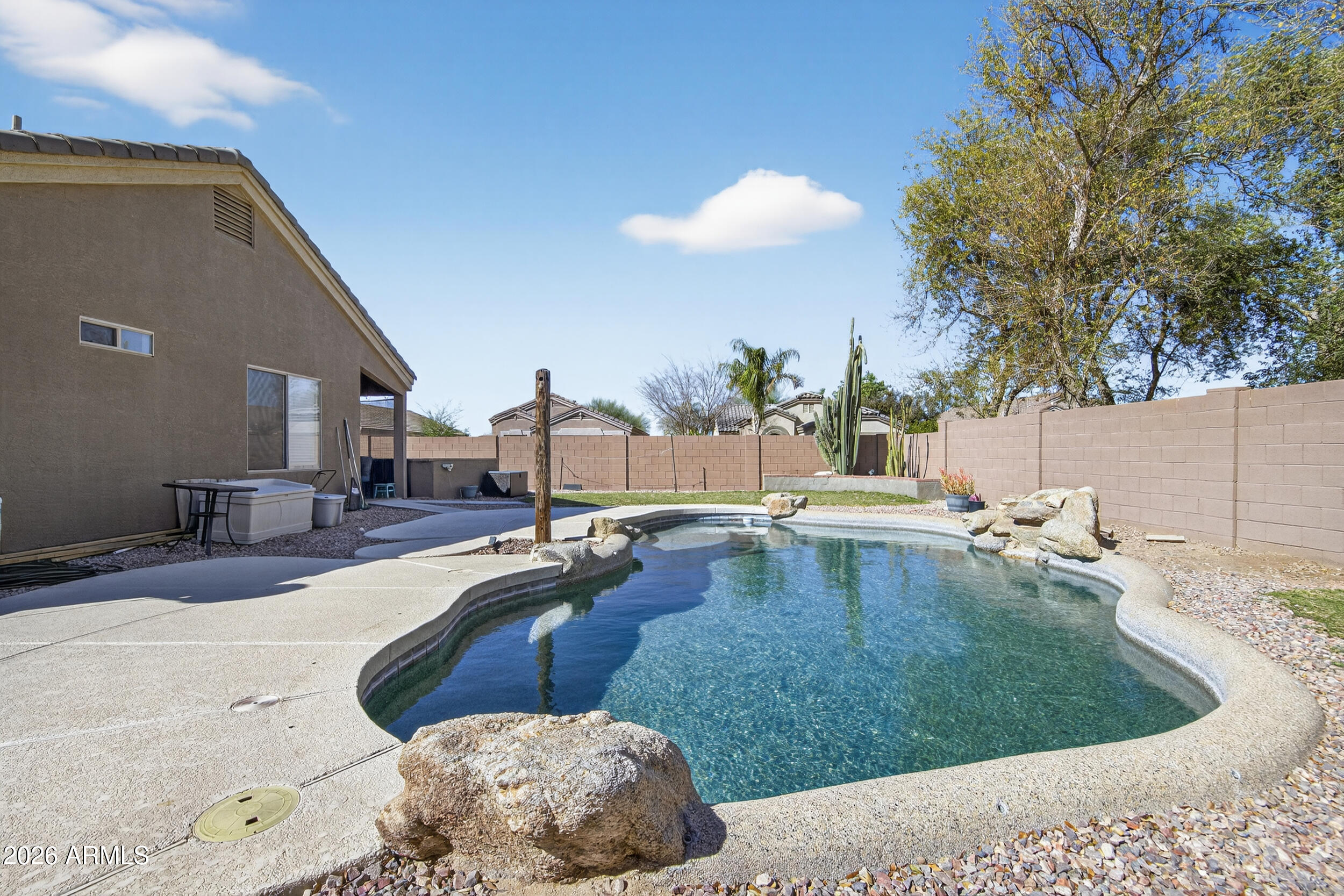 1624 E CARDINAL Drive, Casa Grande, AZ 85122 — Photo 1 of 43