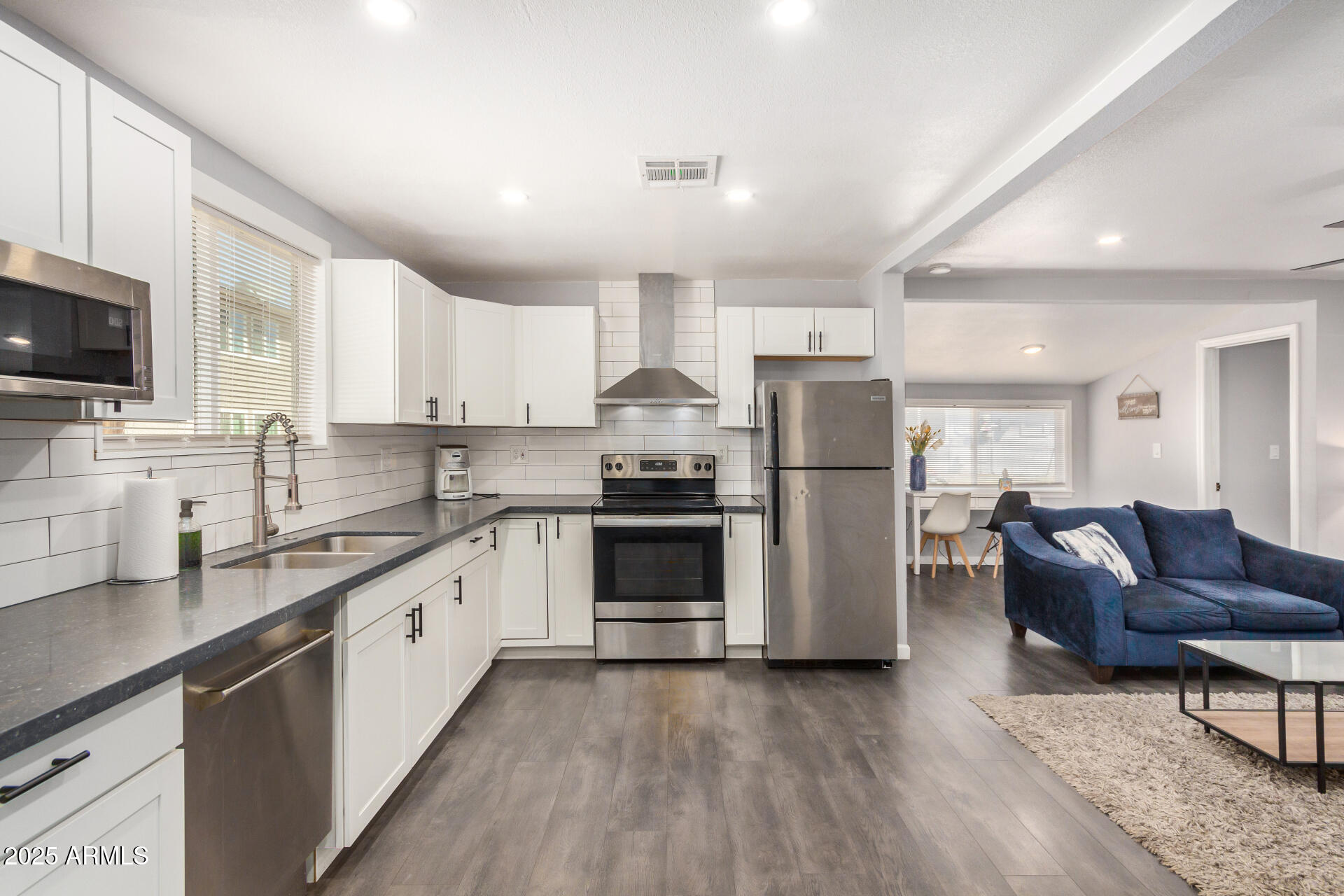 8915 N 9TH Place, Phoenix, AZ 85020 — Photo 1 of 25