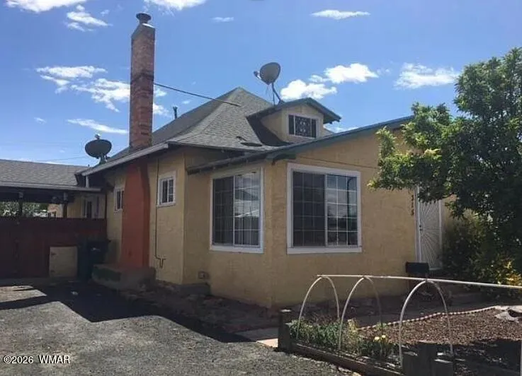 315 W Hopi Drive, Holbrook, AZ 86025 — Photo 1 of 5
