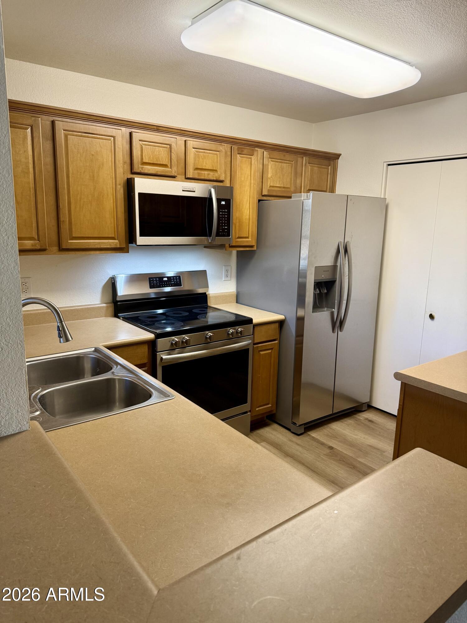 1880 E MORTEN Avenue 202, Phoenix, AZ 85020 — Photo 1 of 29