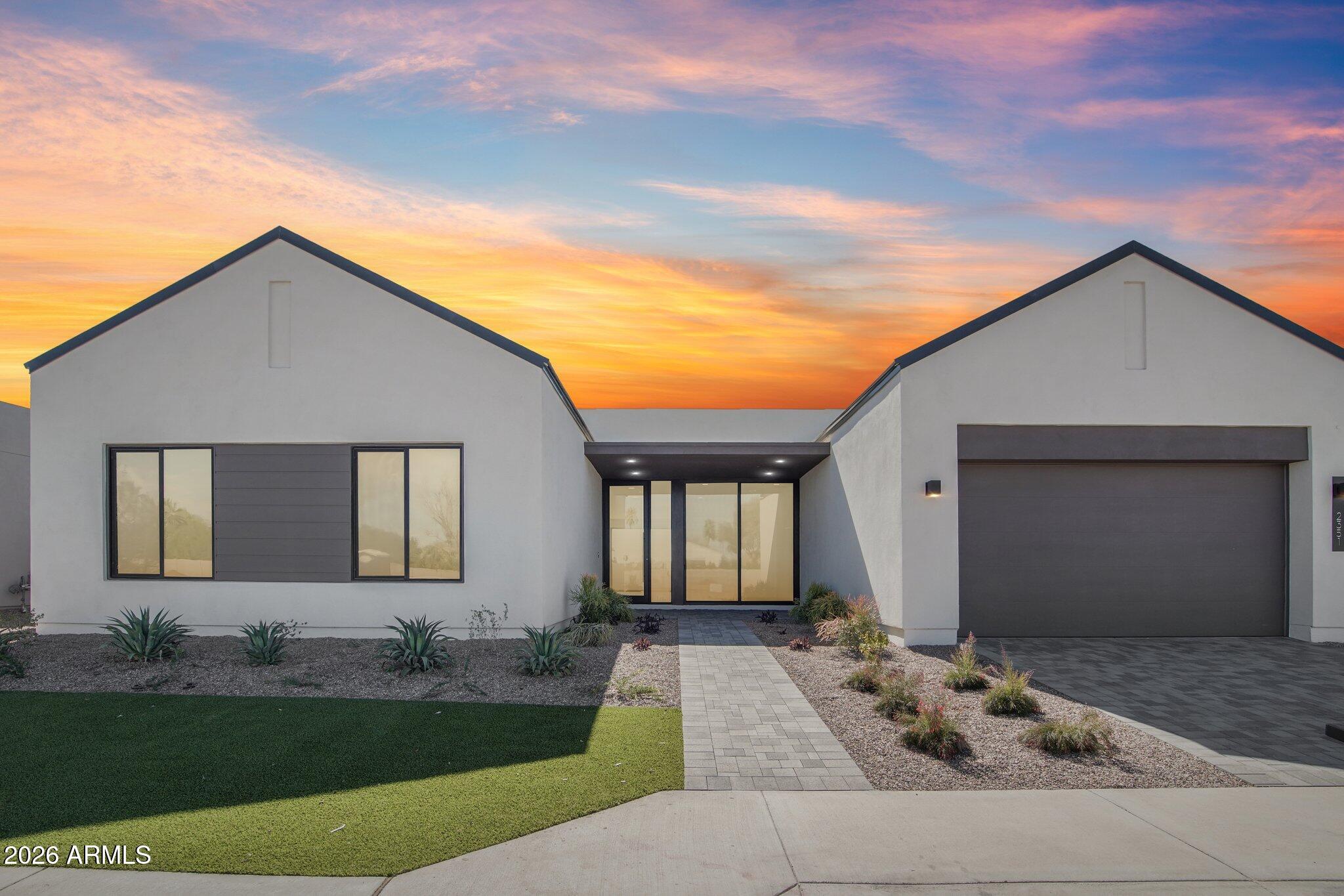 2351 E AQUARIUS Place, Chandler, AZ 85249 — Photo 1 of 35