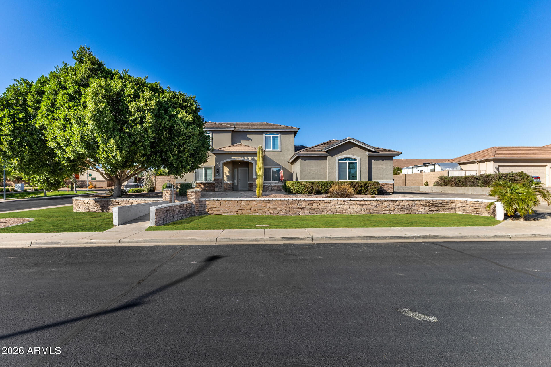 7114 E GRANDVIEW Street, Mesa, AZ 85207 — Photo 1 of 52