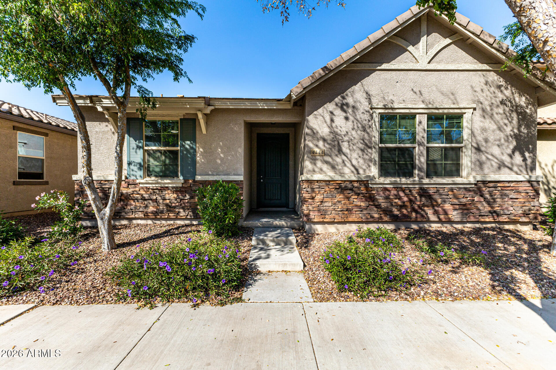 4144 E DEVON Drive, Gilbert, AZ 85296 — Photo 1 of 31