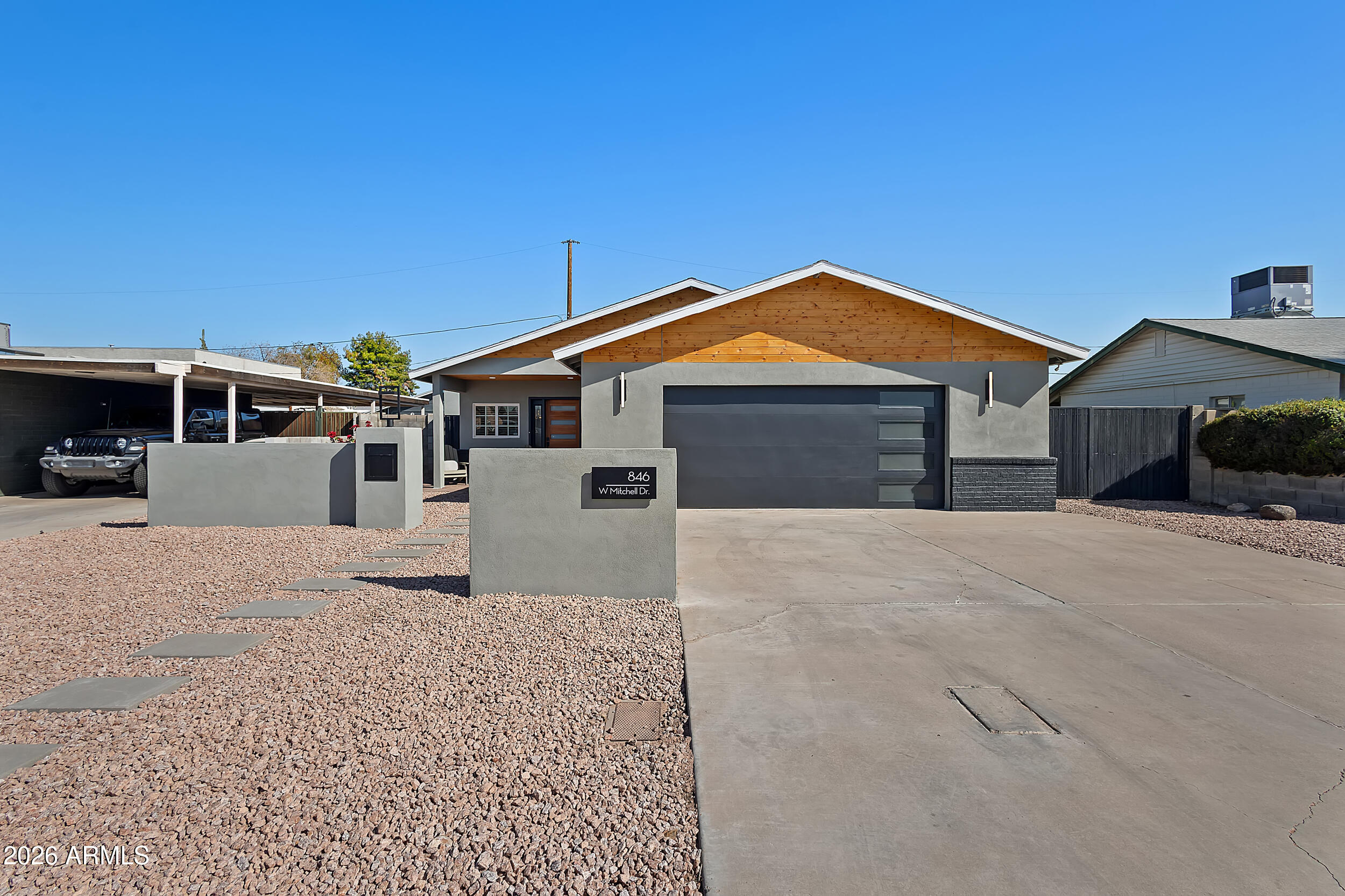 846 W MITCHELL Drive, Phoenix, AZ 85013 — Photo 1 of 30