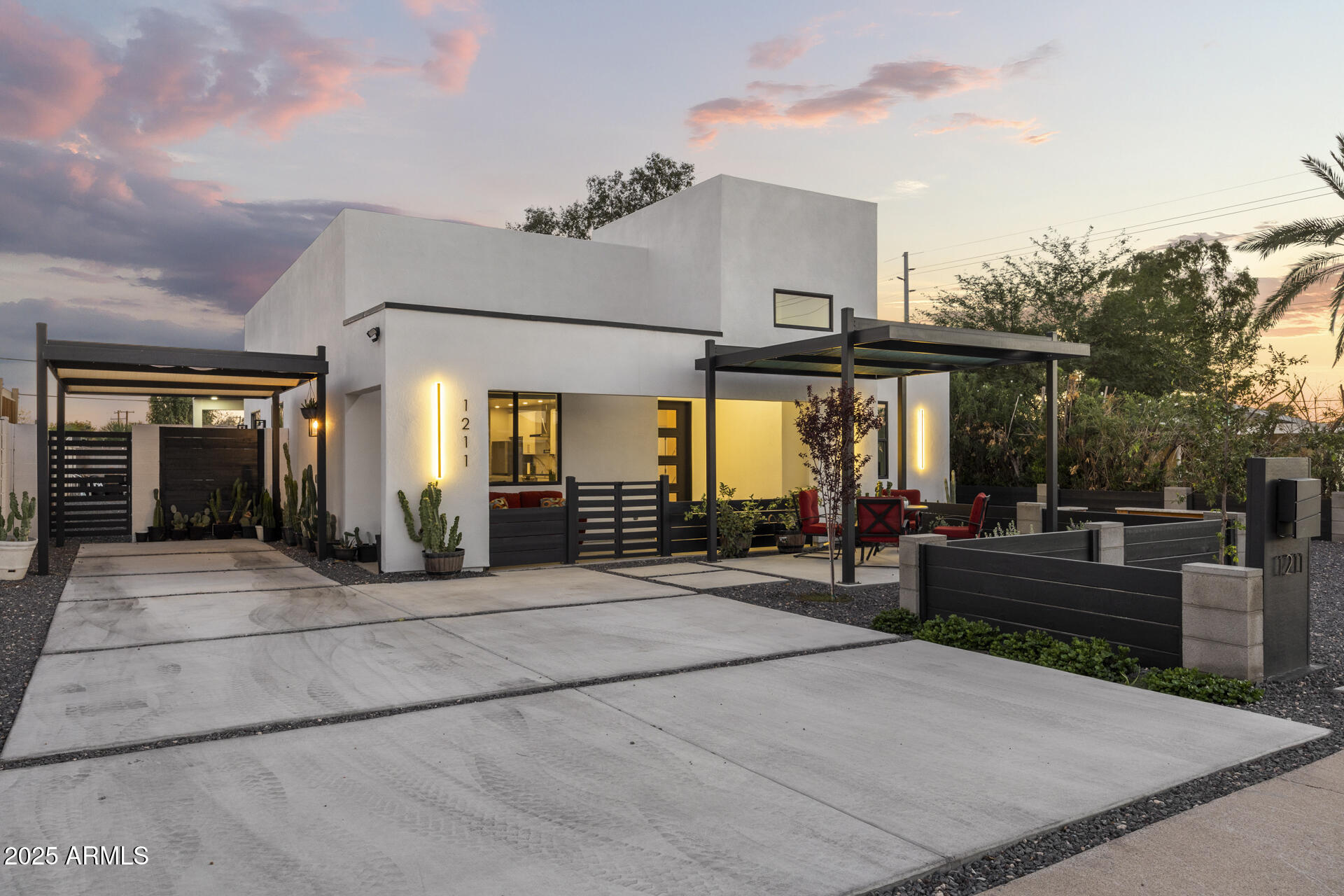 1211 E HAYWARD Avenue, Phoenix, AZ 85020 — Photo 1 of 81
