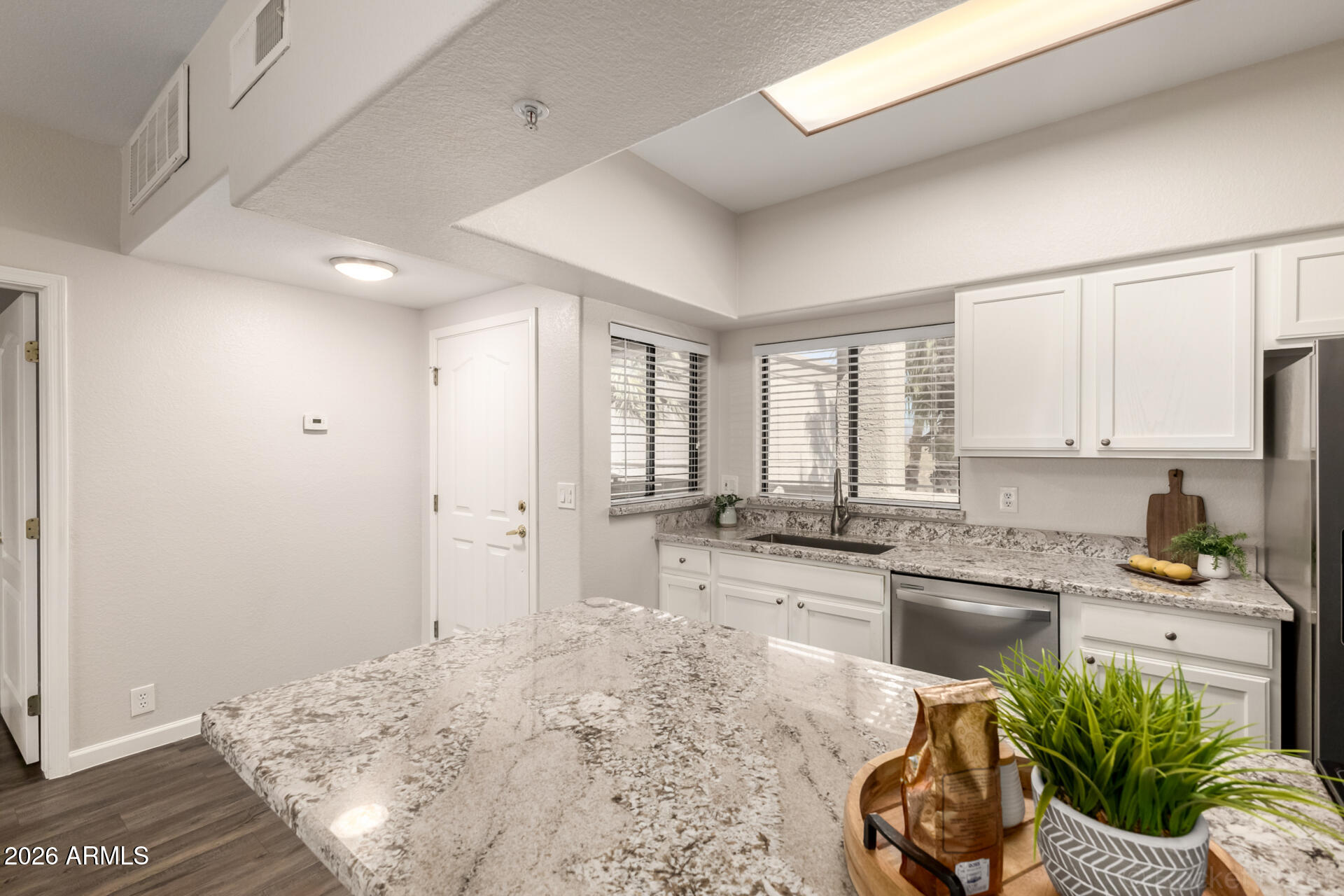 10401 N SAGUARO Boulevard 323, Fountain Hills, AZ 85268 — Photo 1 of 28