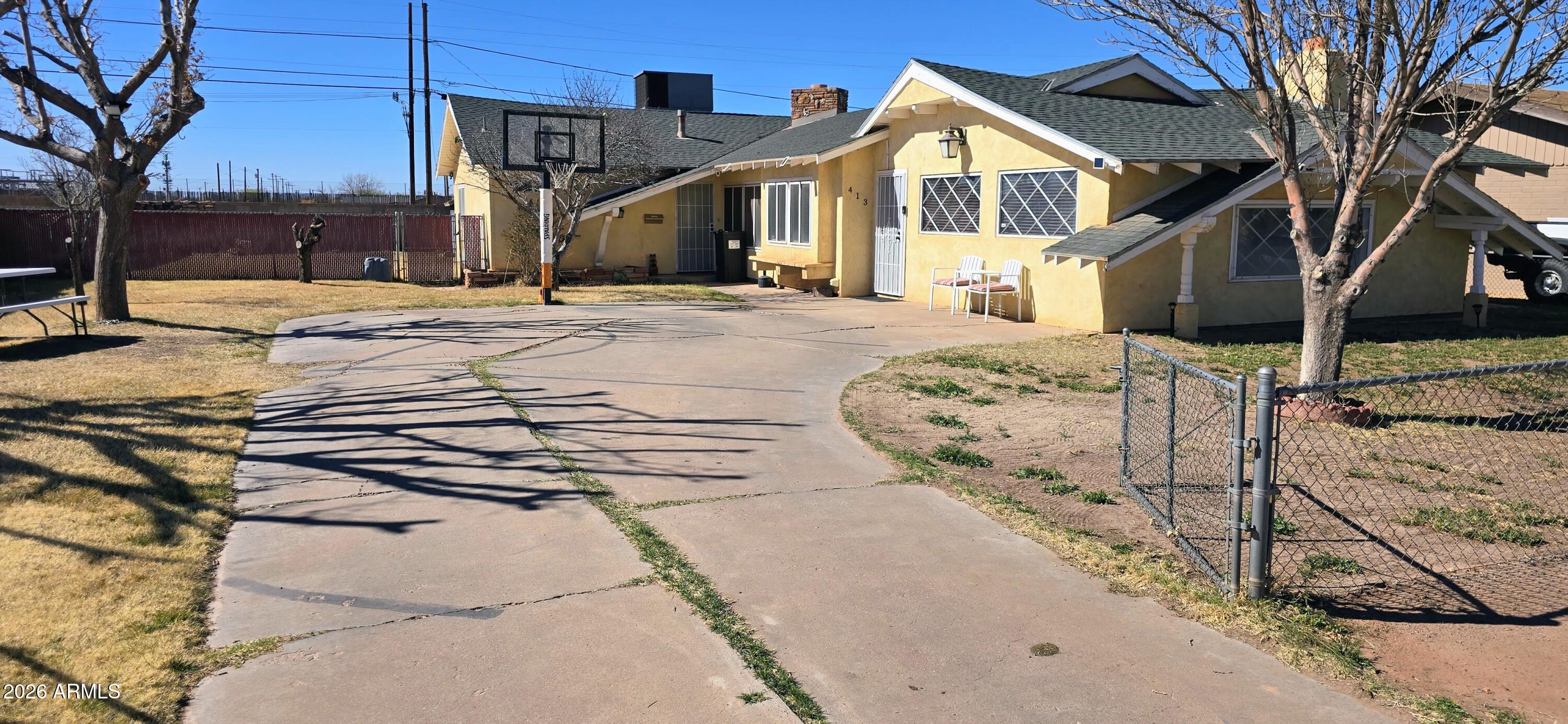 413 N Cottonwood Avenue, Winslow, AZ 86047 — Photo 1 of 25