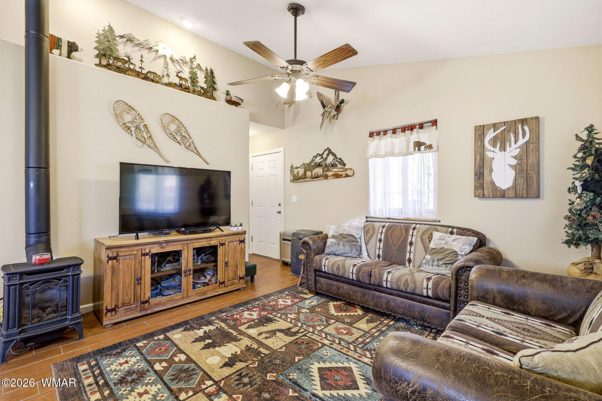 2112 Fishermans Road, Overgaard, AZ 85933