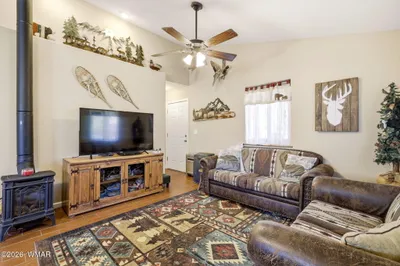 2112 Fishermans Road, Overgaard, AZ 85933