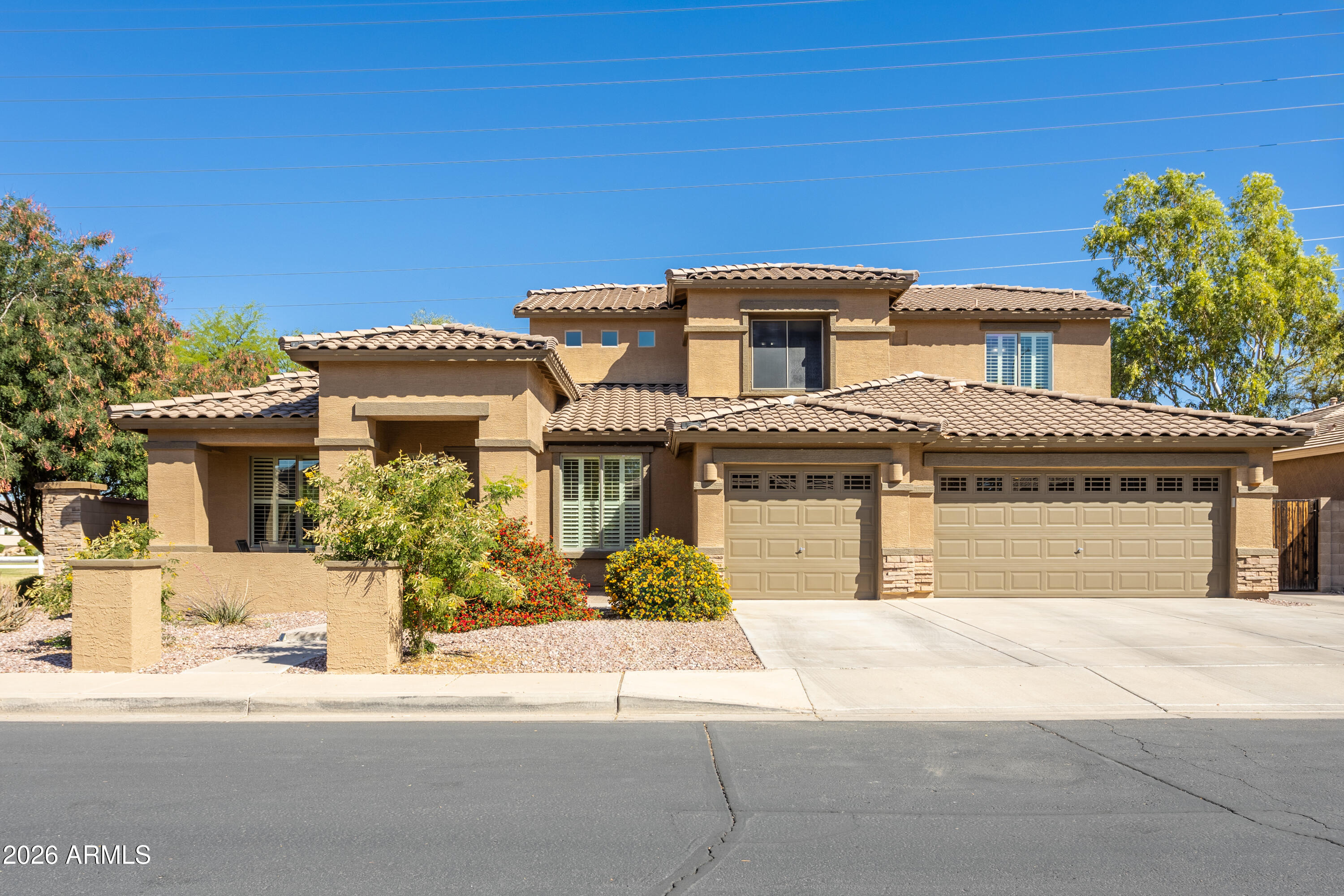 2700 E YELLOWSTONE Place, Chandler, AZ 85249 — Photo 1 of 43