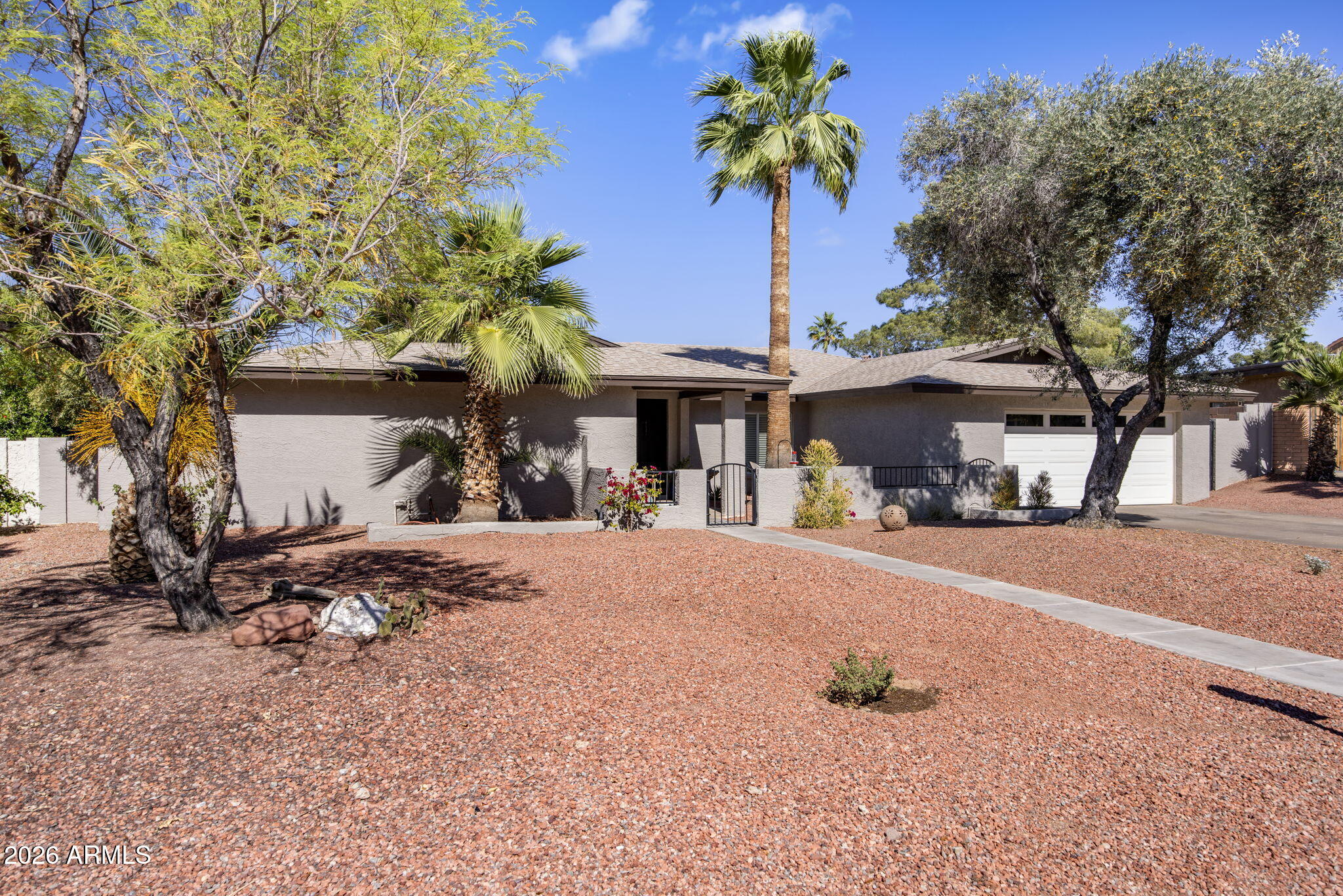 138 W SURREY Avenue, Phoenix, AZ 85029 — Photo 1 of 30