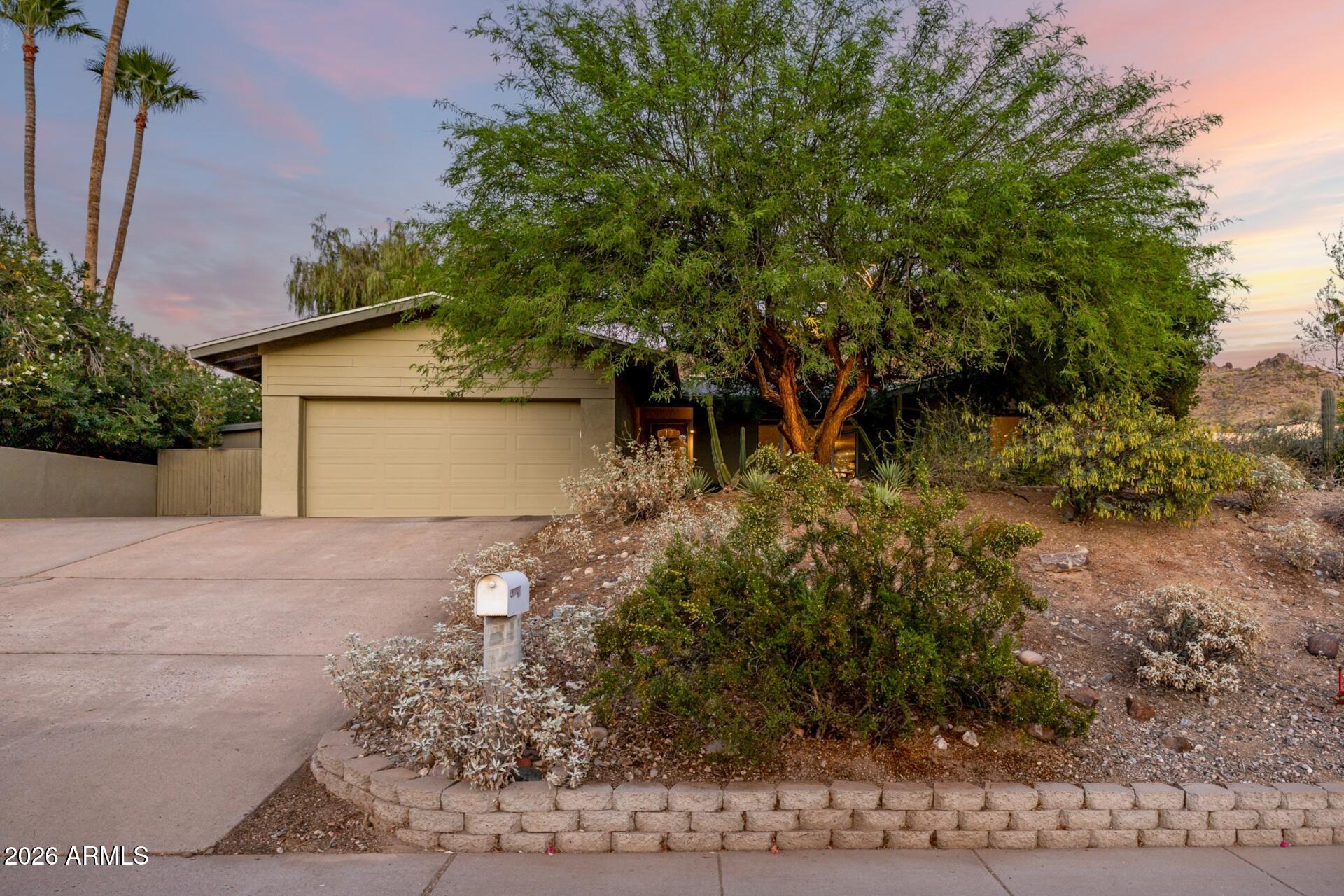 7657 N 22nd Street, Phoenix, AZ 85020 — Photo 1 of 75