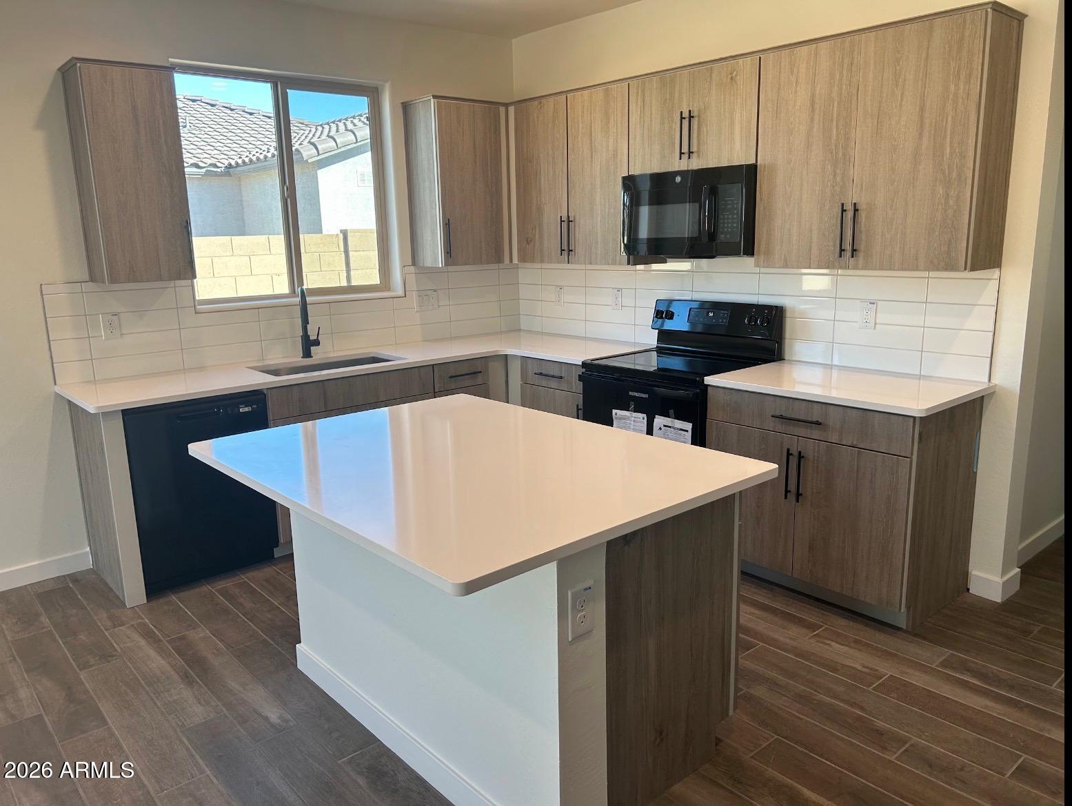 1626 E EVELYN Street, Casa Grande, AZ 85122 — Photo 1 of 39