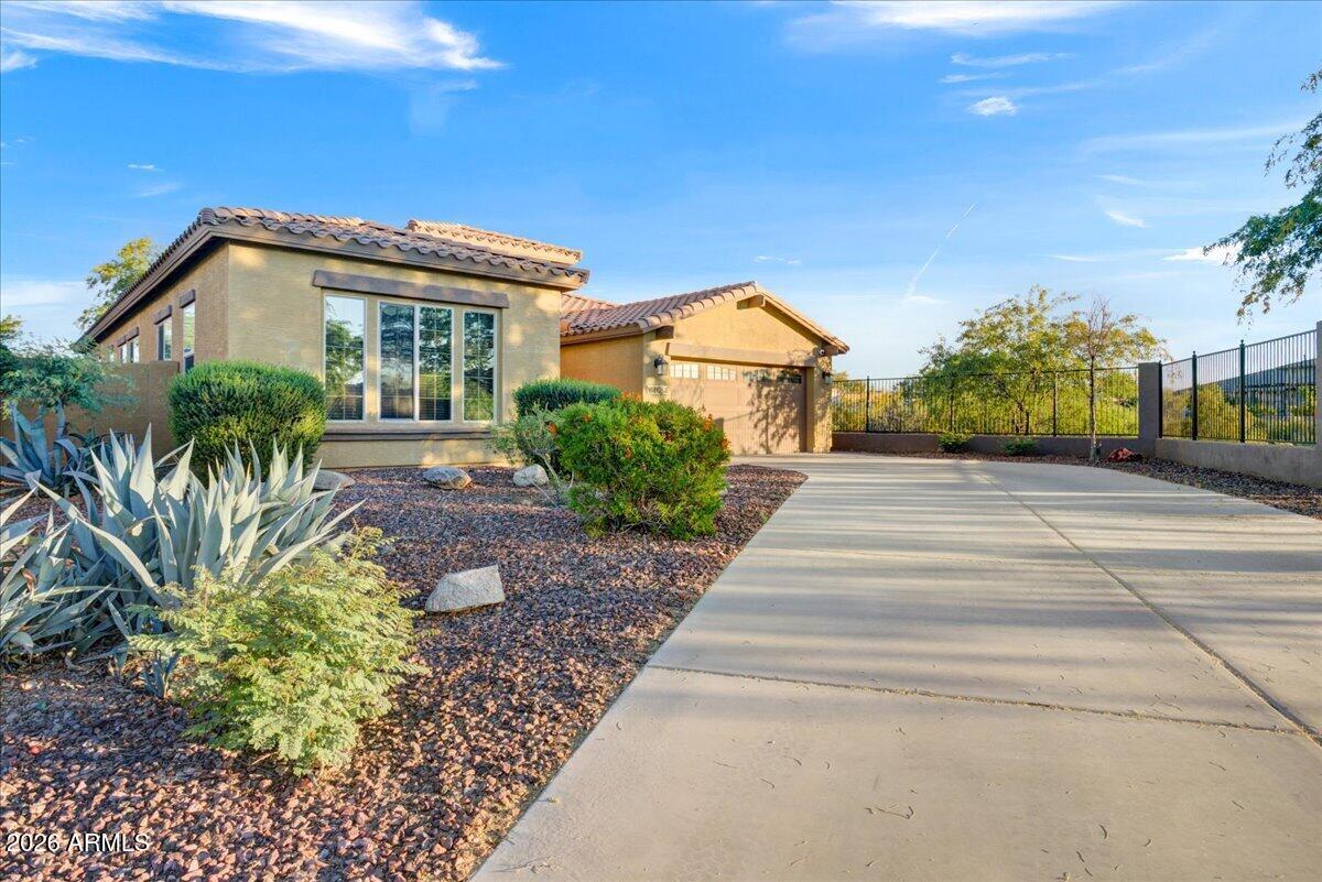 18025 W CASSIA Way, Goodyear, AZ 85338 — Photo 1 of 16