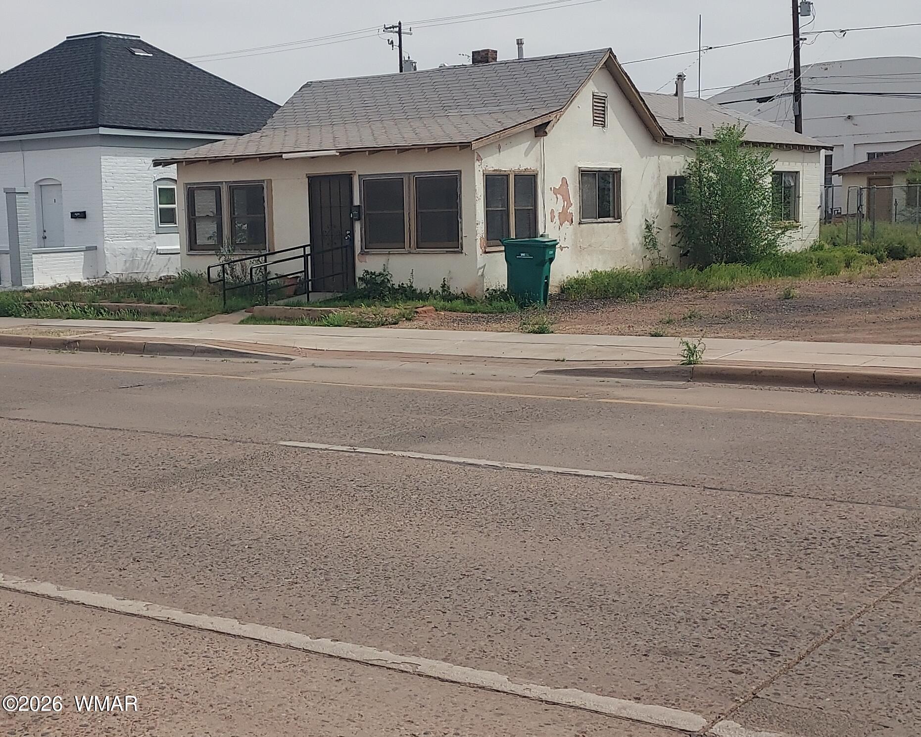 419 E Third Street, Winslow, AZ 86047 — Photo 1 of 12