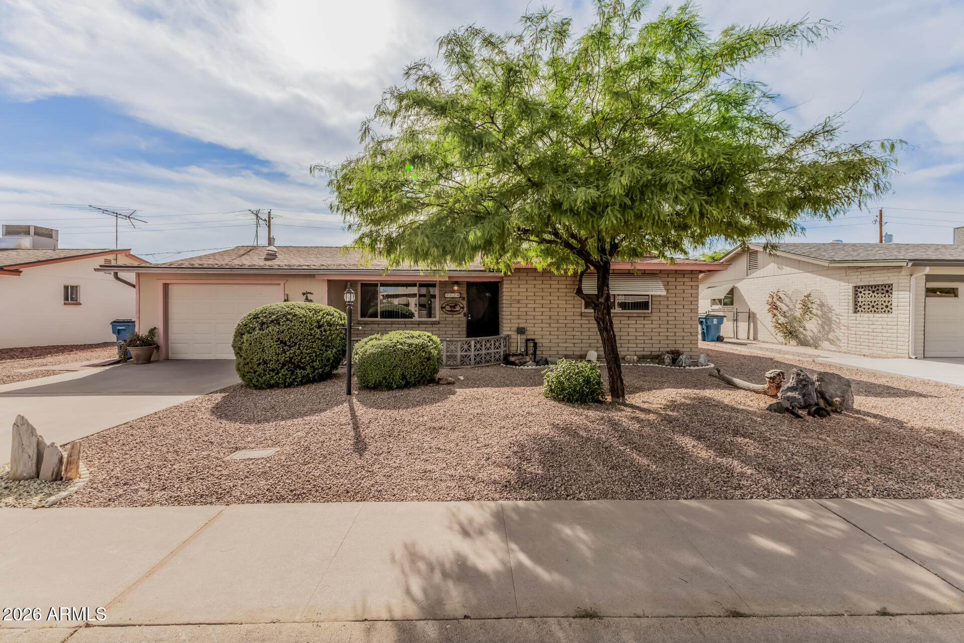 1178 S OCOTILLO Drive, Apache Junction, AZ 85120 — Photo 1 of 27