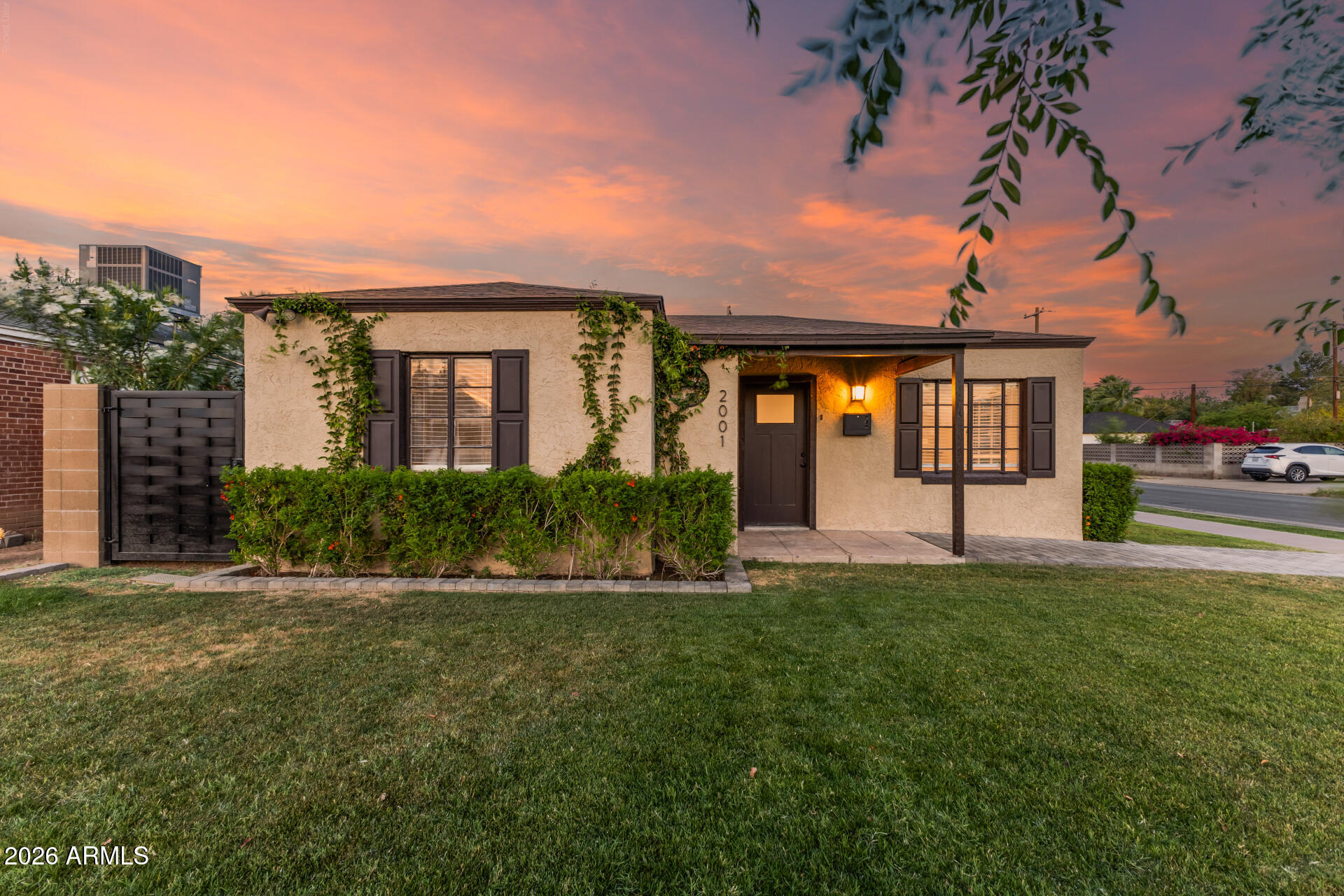 2001 N LAUREL Avenue, Phoenix, AZ 85007 — Photo 1 of 48