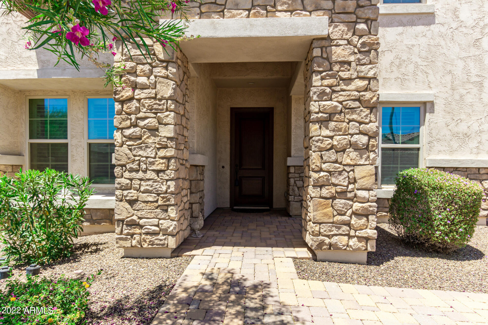 882 E Parkview Drive, Gilbert, AZ 85295 — Photo 1 of 80