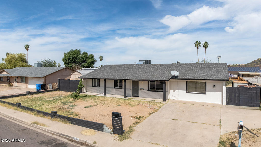 1734 W WOOD Drive, Phoenix, AZ 85029 — Photo 1 of 22