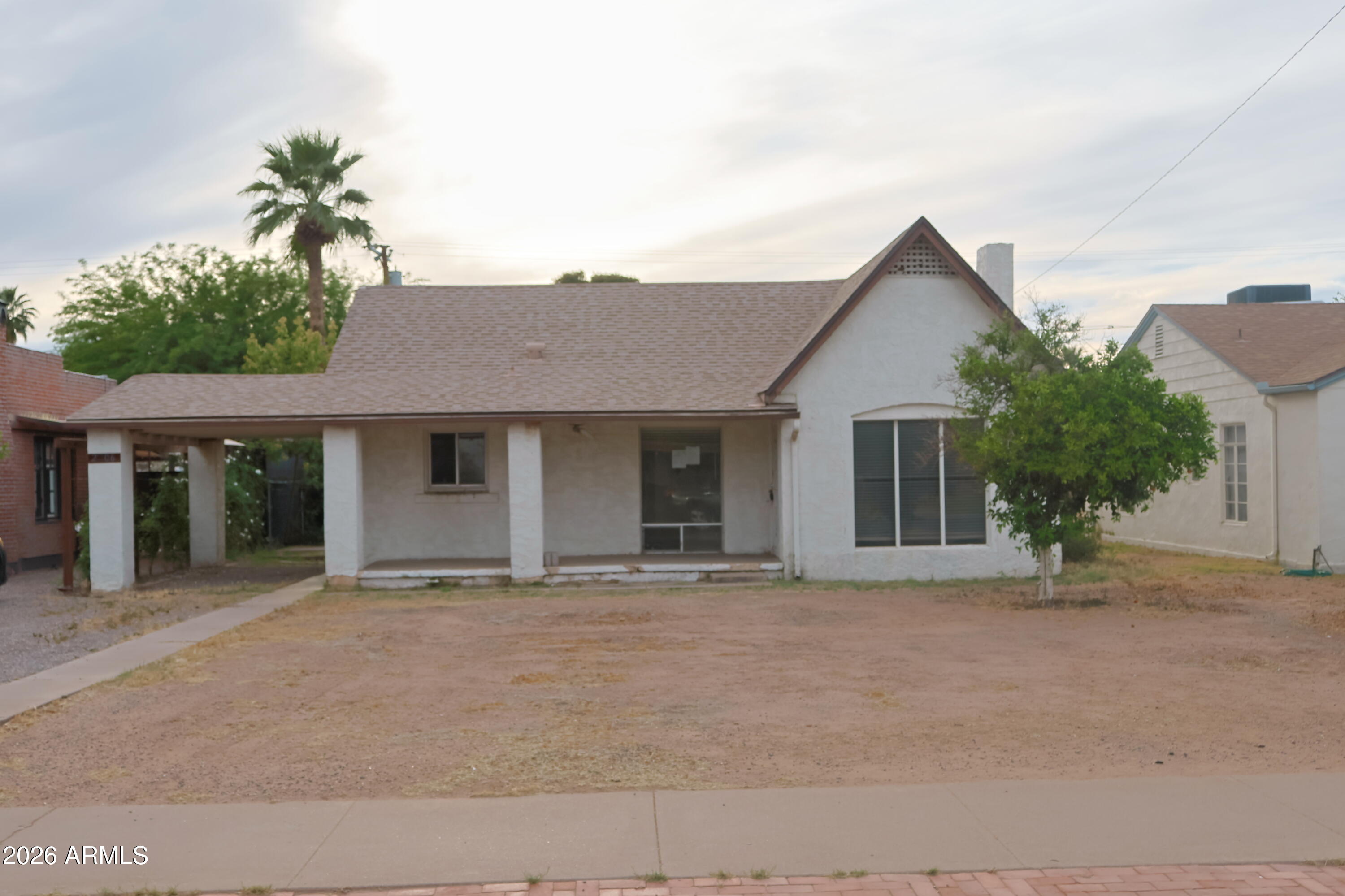2206 N LAUREL Avenue, Phoenix, AZ 85007 — Photo 1 of 35