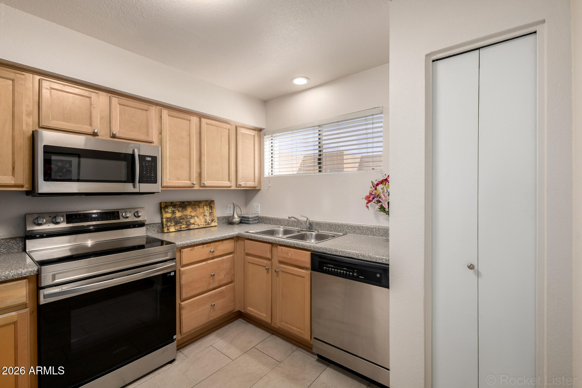 11640 N 51ST Avenue 237, Glendale, AZ 85304 — Photo 1 of 37