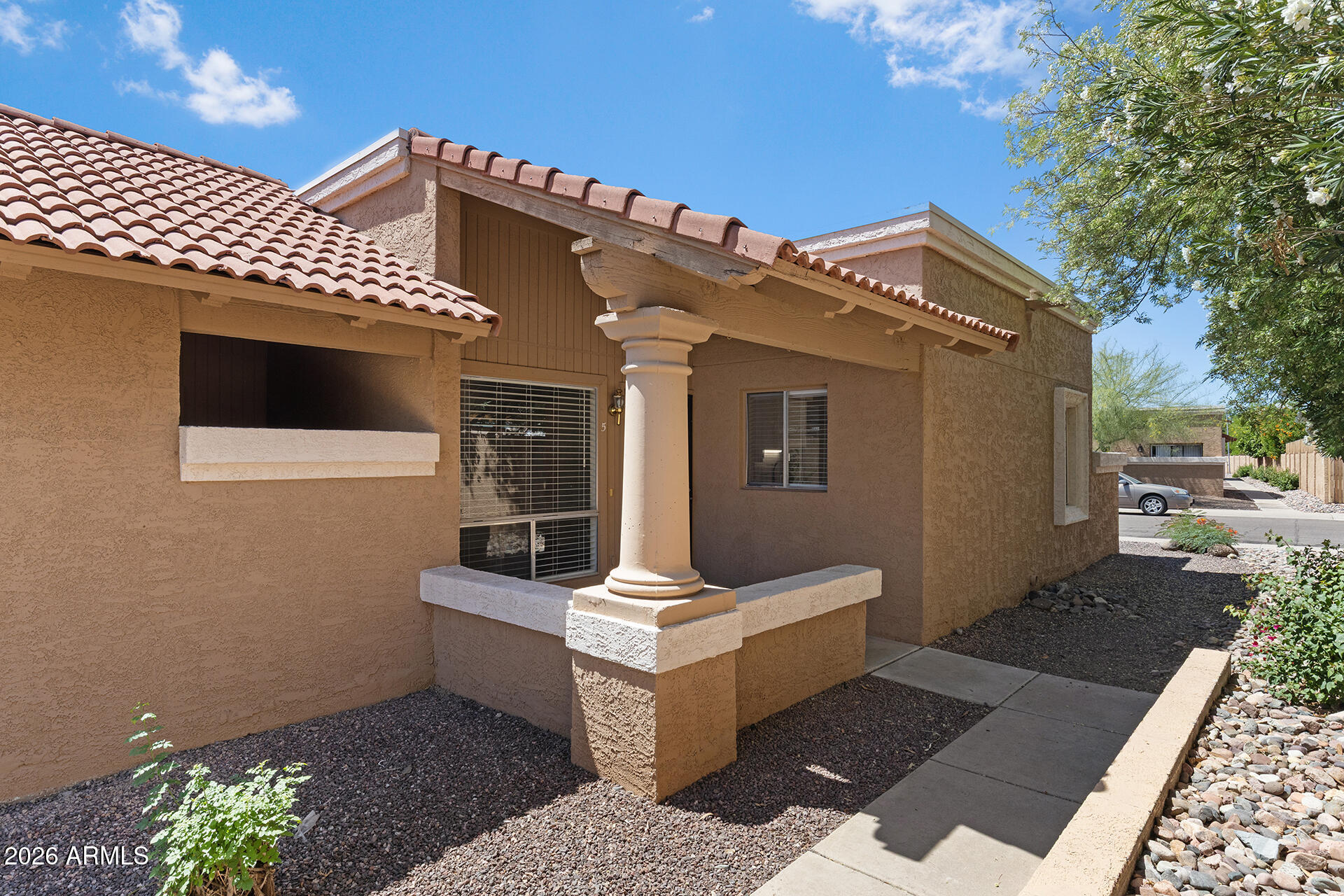 330 W TONOPAH Drive 5, Phoenix, AZ 85027 — Photo 1 of 33