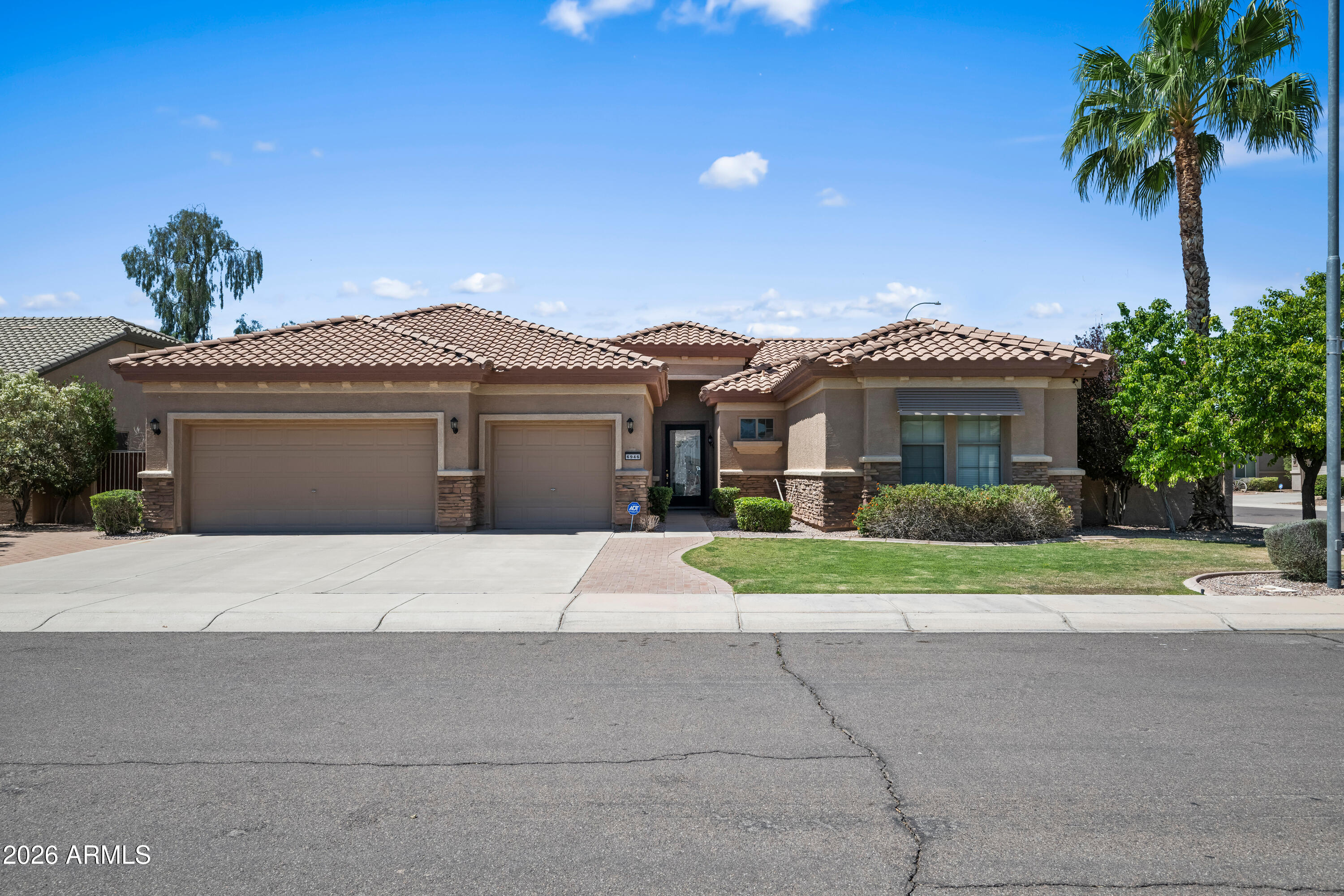 6946 S KIMBERLEE Way, Chandler, AZ 85249 — Photo 1 of 22