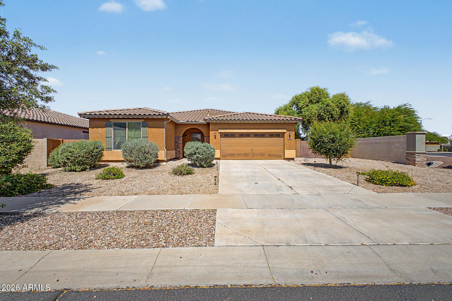 7564 W BERRIDGE Lane, Glendale, AZ 85303 — Photo 1 of 32