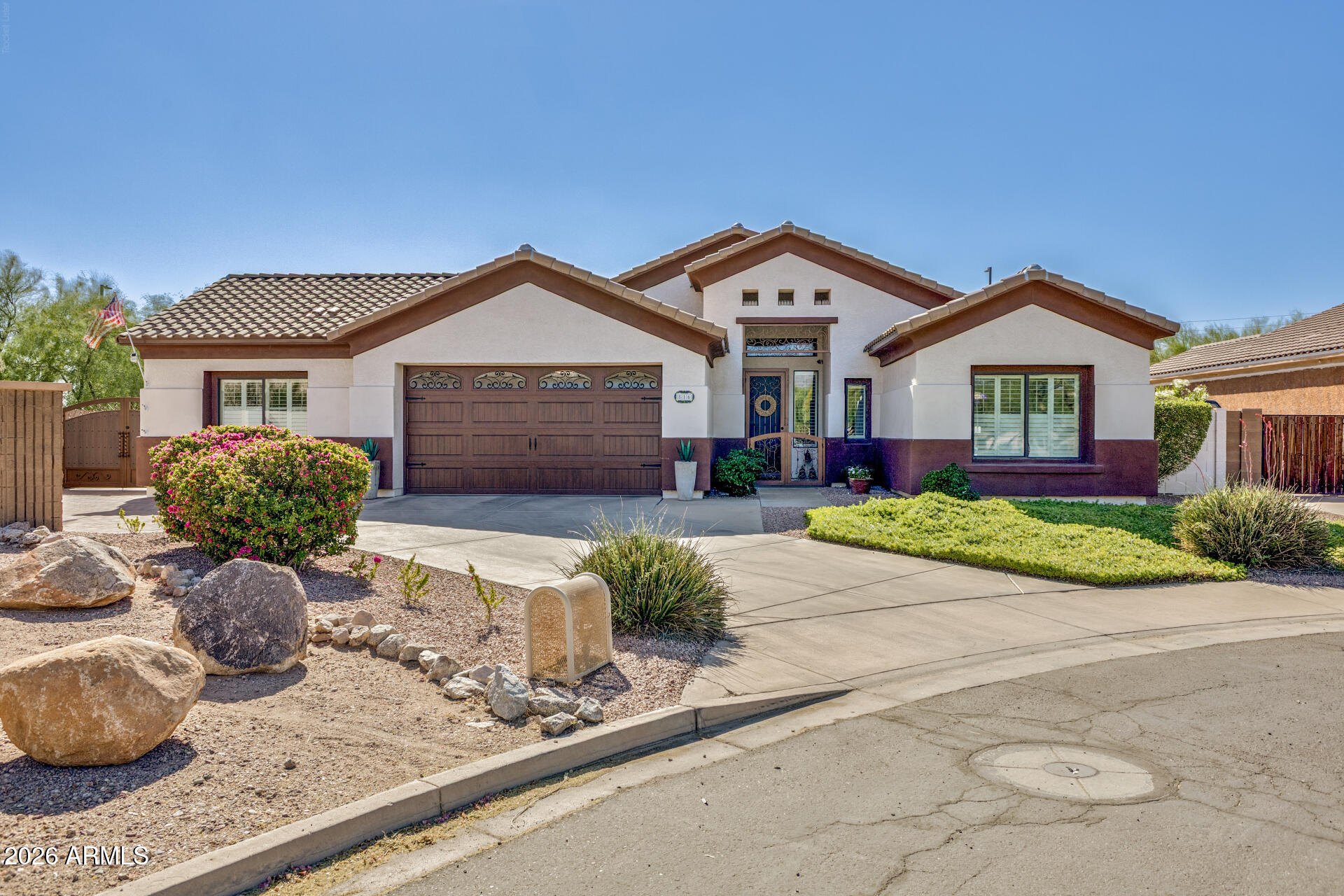 816 N EMERY, Mesa, AZ 85207 — Photo 1 of 67