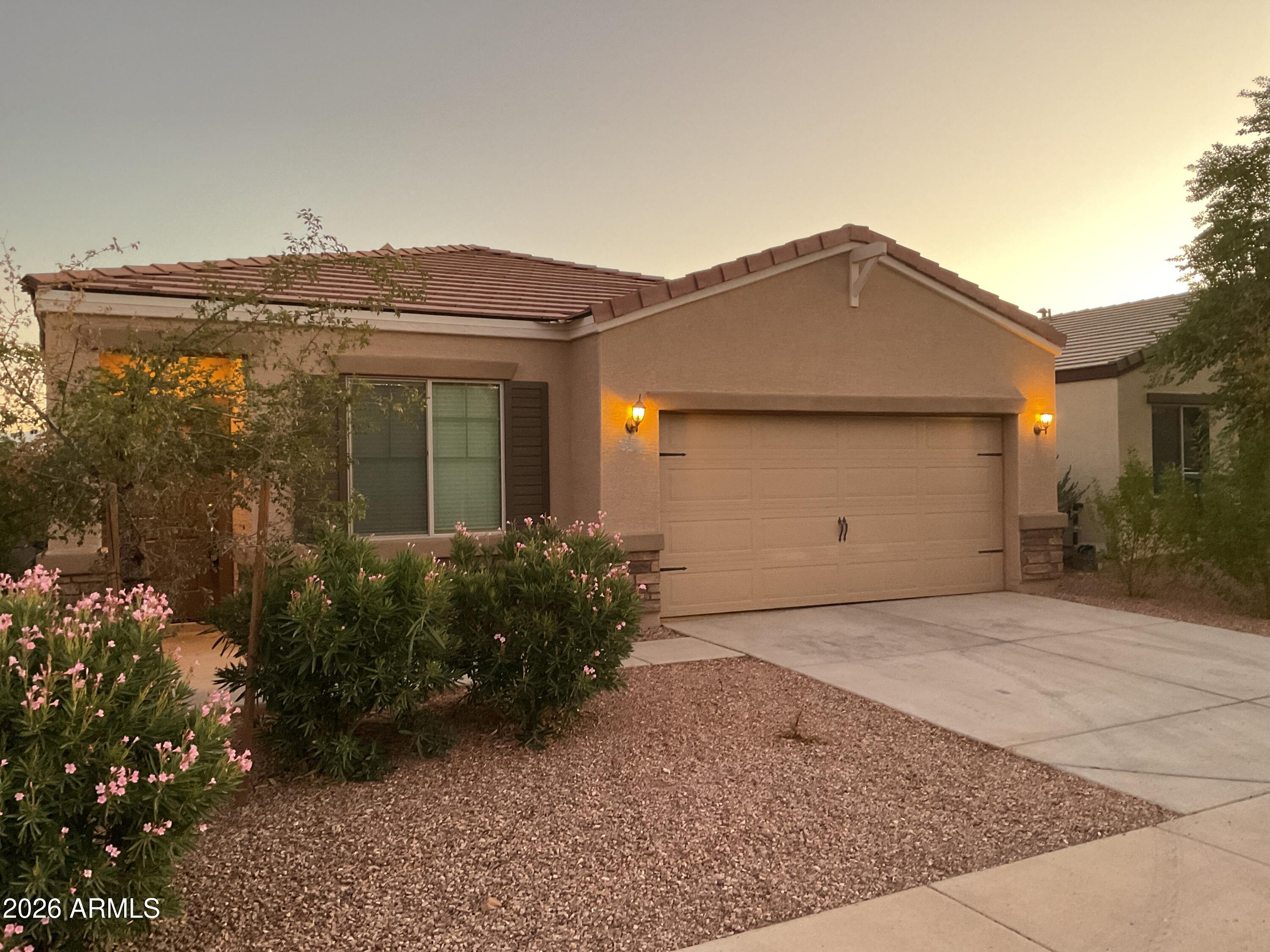 8141 W Encinas Lane, Phoenix, AZ 85043 — Photo 1 of 15