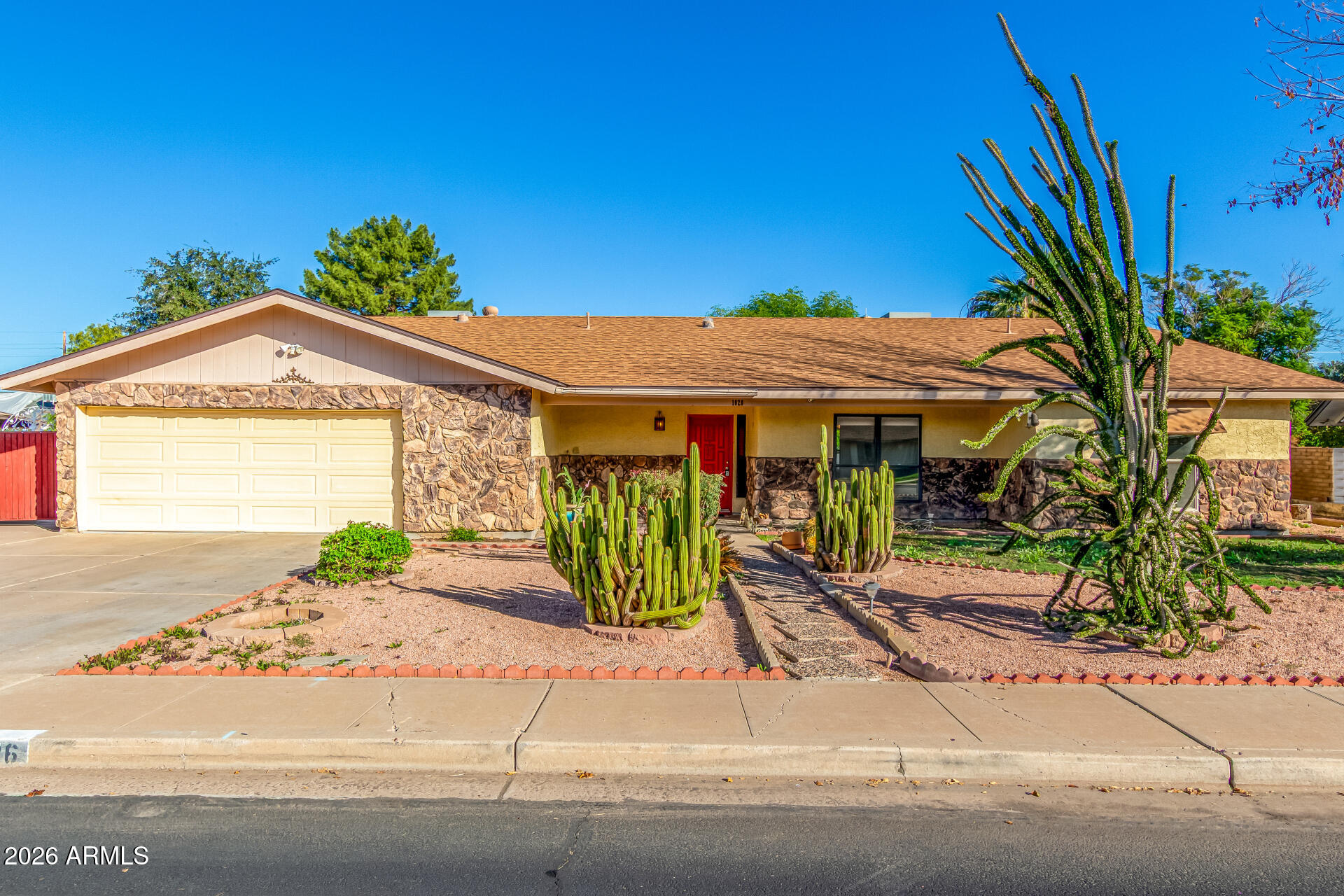 1626 E GARNET Avenue, Mesa, AZ 85204 — Photo 1 of 28