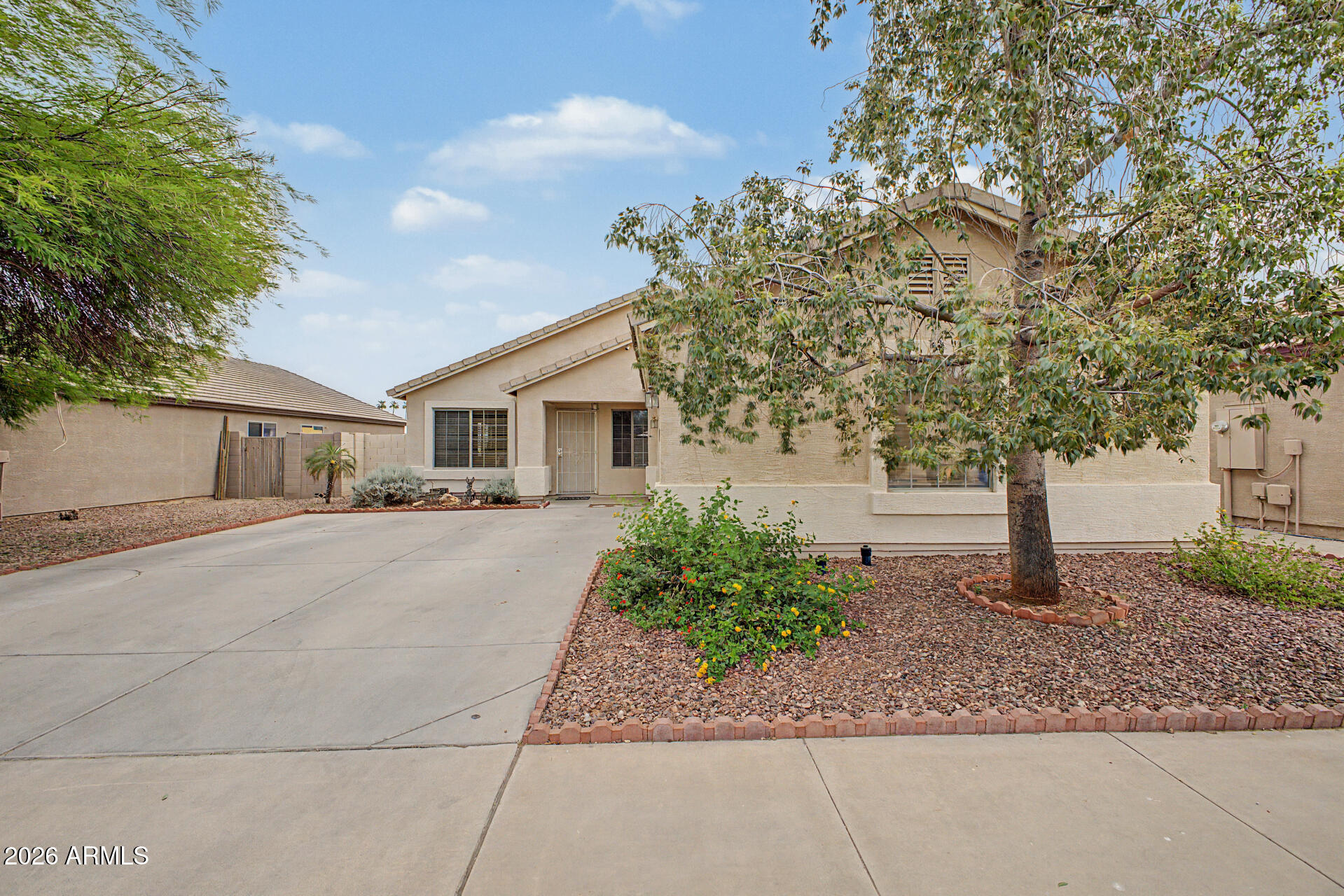 6929 S 11TH Drive, Phoenix, AZ 85041 — Photo 1 of 39