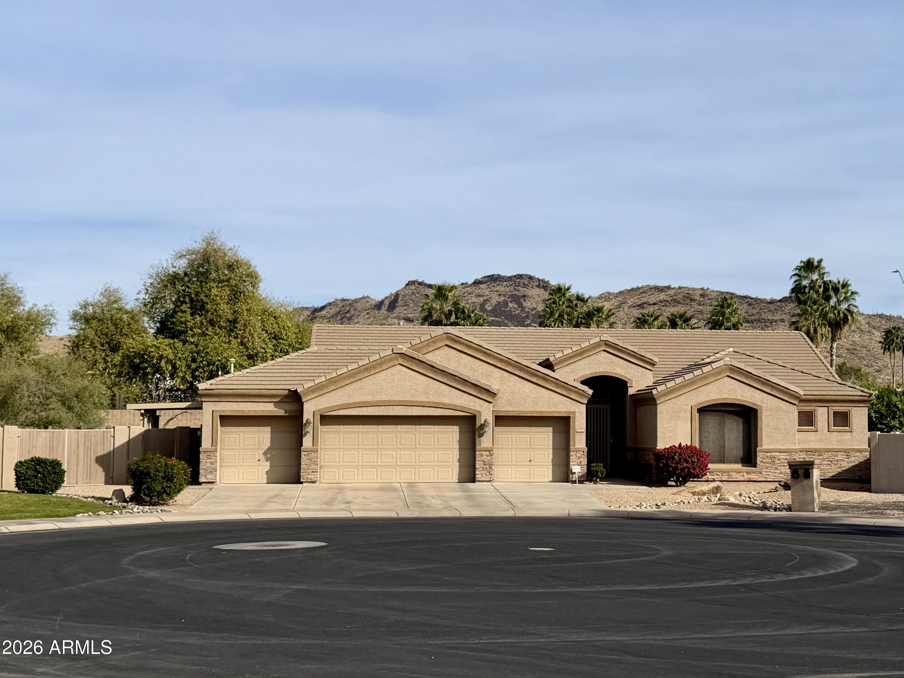 4644 W VILLA LINDA Drive, Glendale, AZ 85310 — Photo 1 of 39