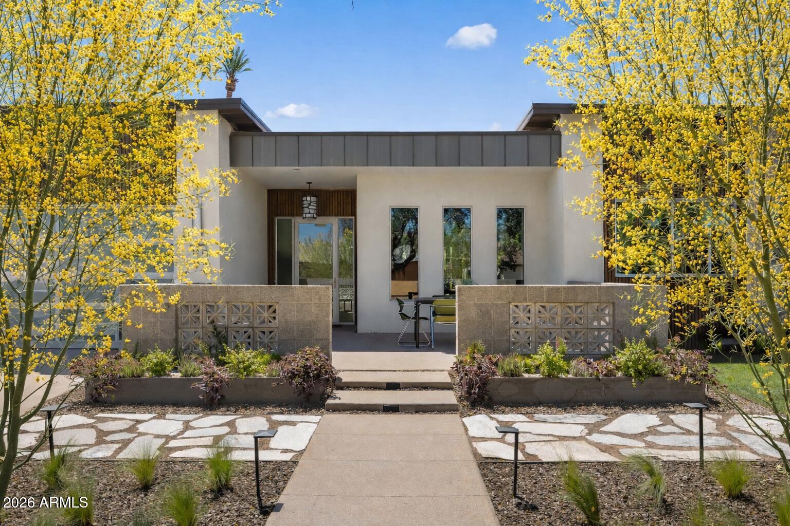 115 E GRISWOLD Road, Phoenix, AZ 85020 — Photo 1 of 18